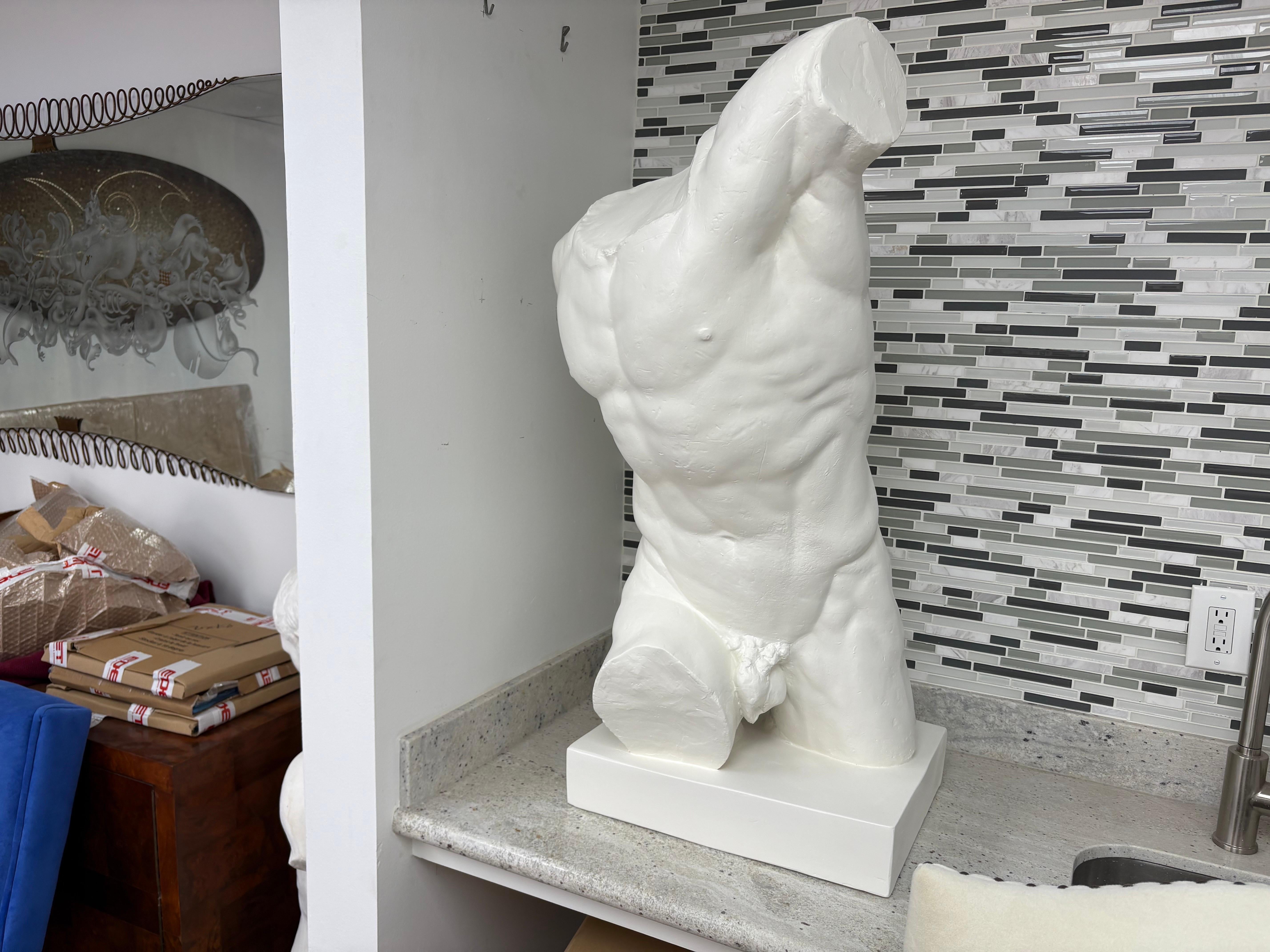Scultura italiana in gesso di torso maschile di un atleta classico in vendita 4