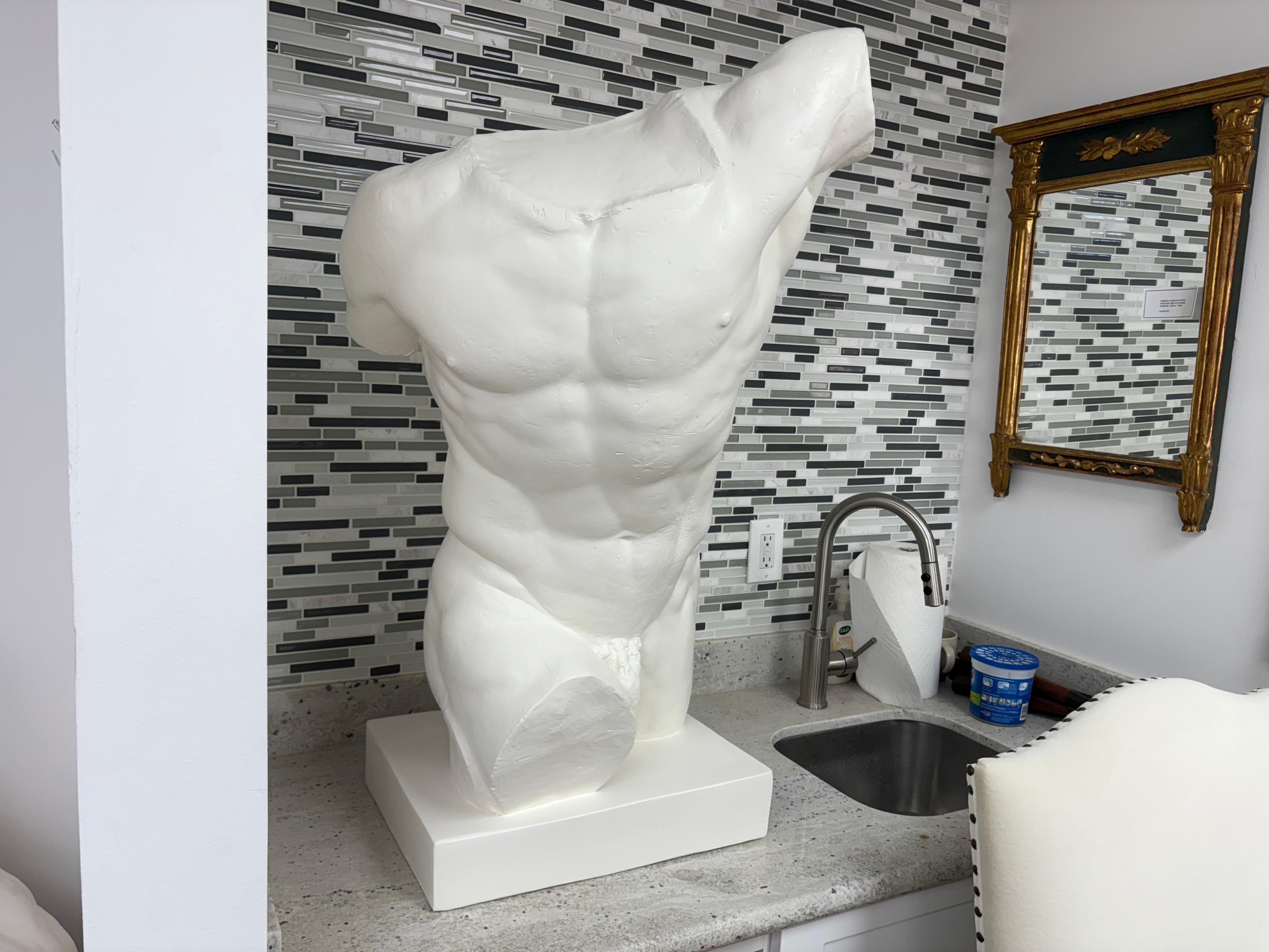 Scultura italiana in gesso di torso maschile di un atleta classico in vendita 9