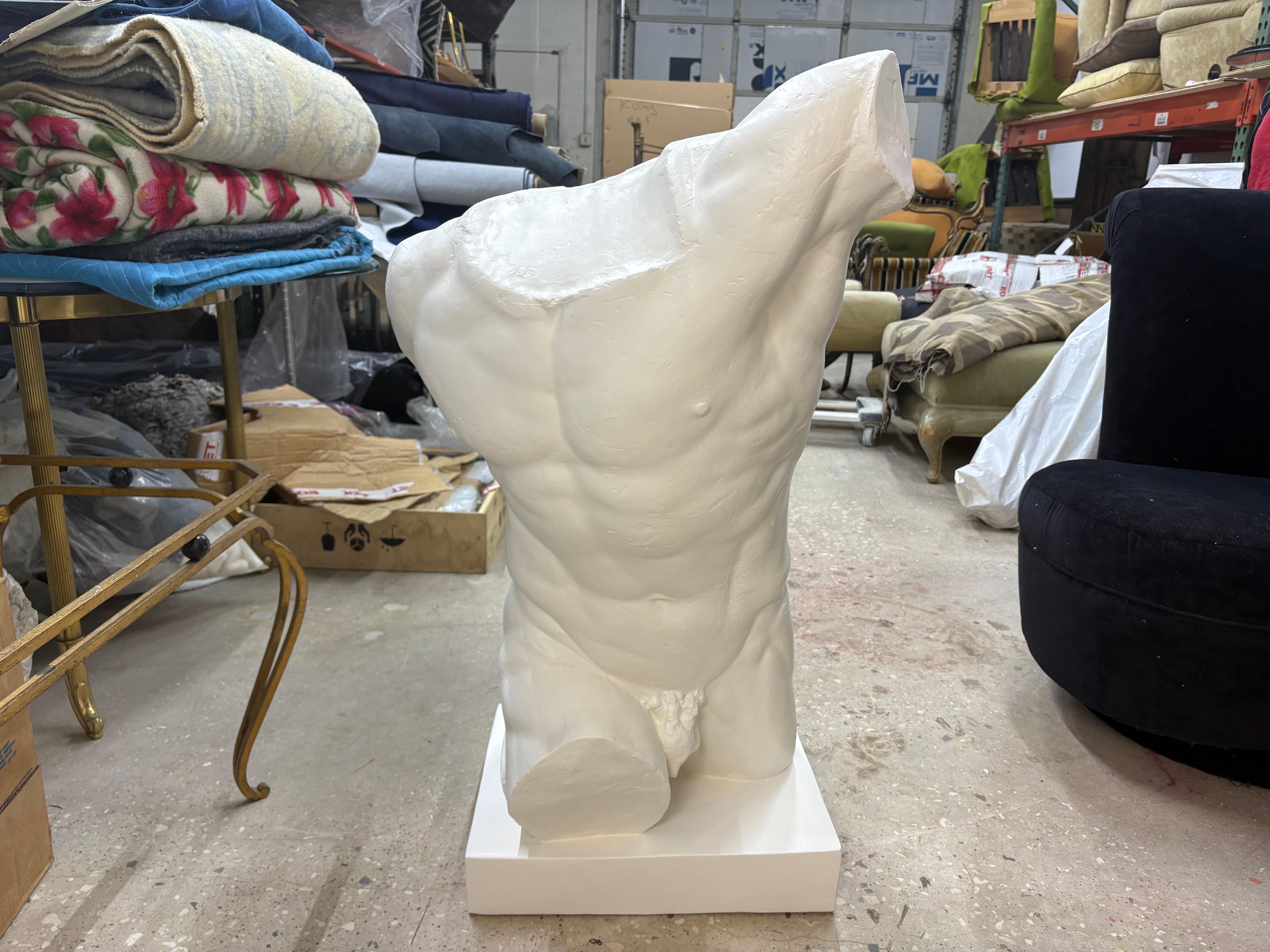 Greco classico Scultura italiana in gesso di torso maschile di un atleta classico in vendita