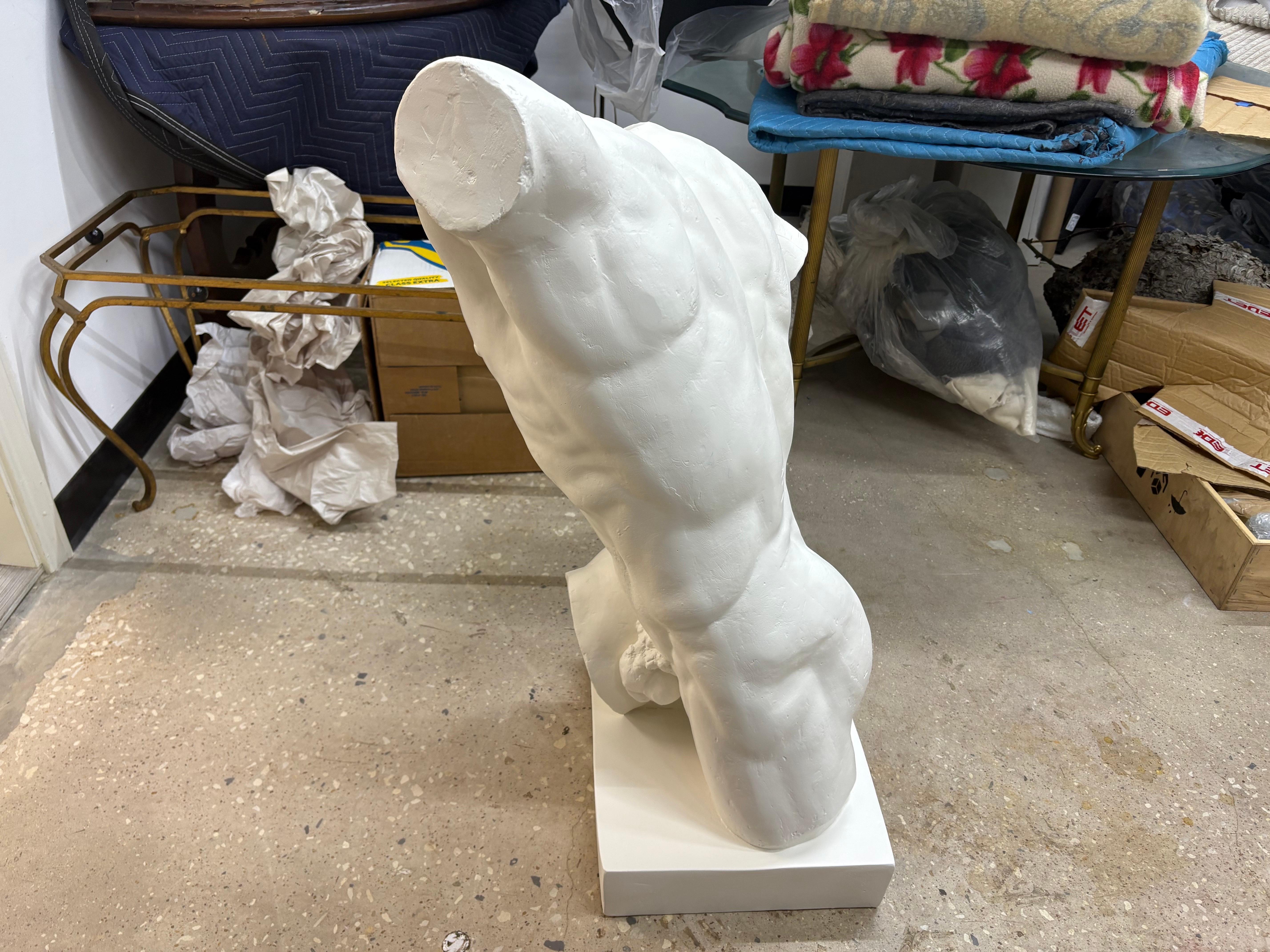 Metà XX secolo Scultura italiana in gesso di torso maschile di un atleta classico in vendita