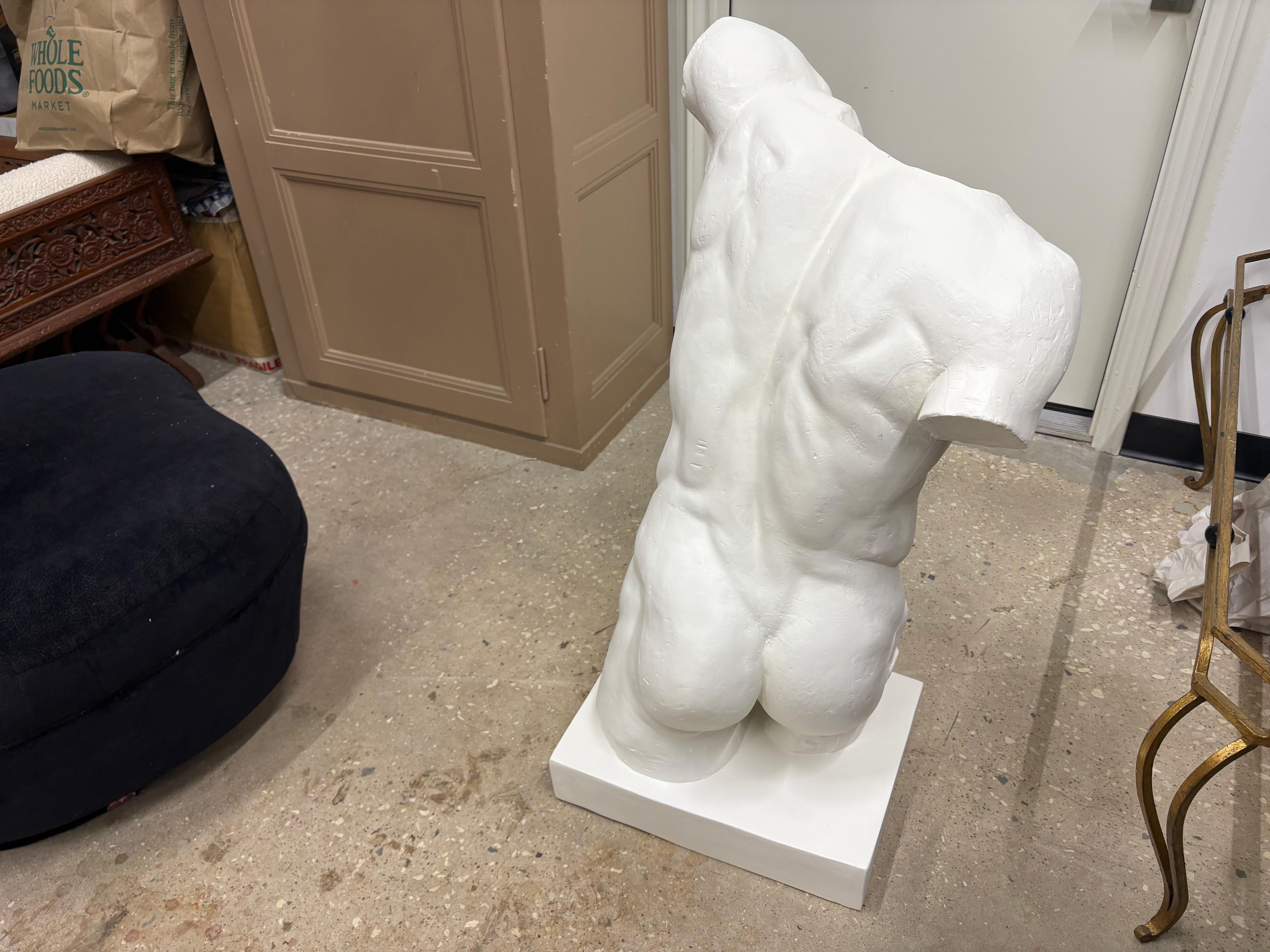 Scultura italiana in gesso di torso maschile di un atleta classico in vendita 2