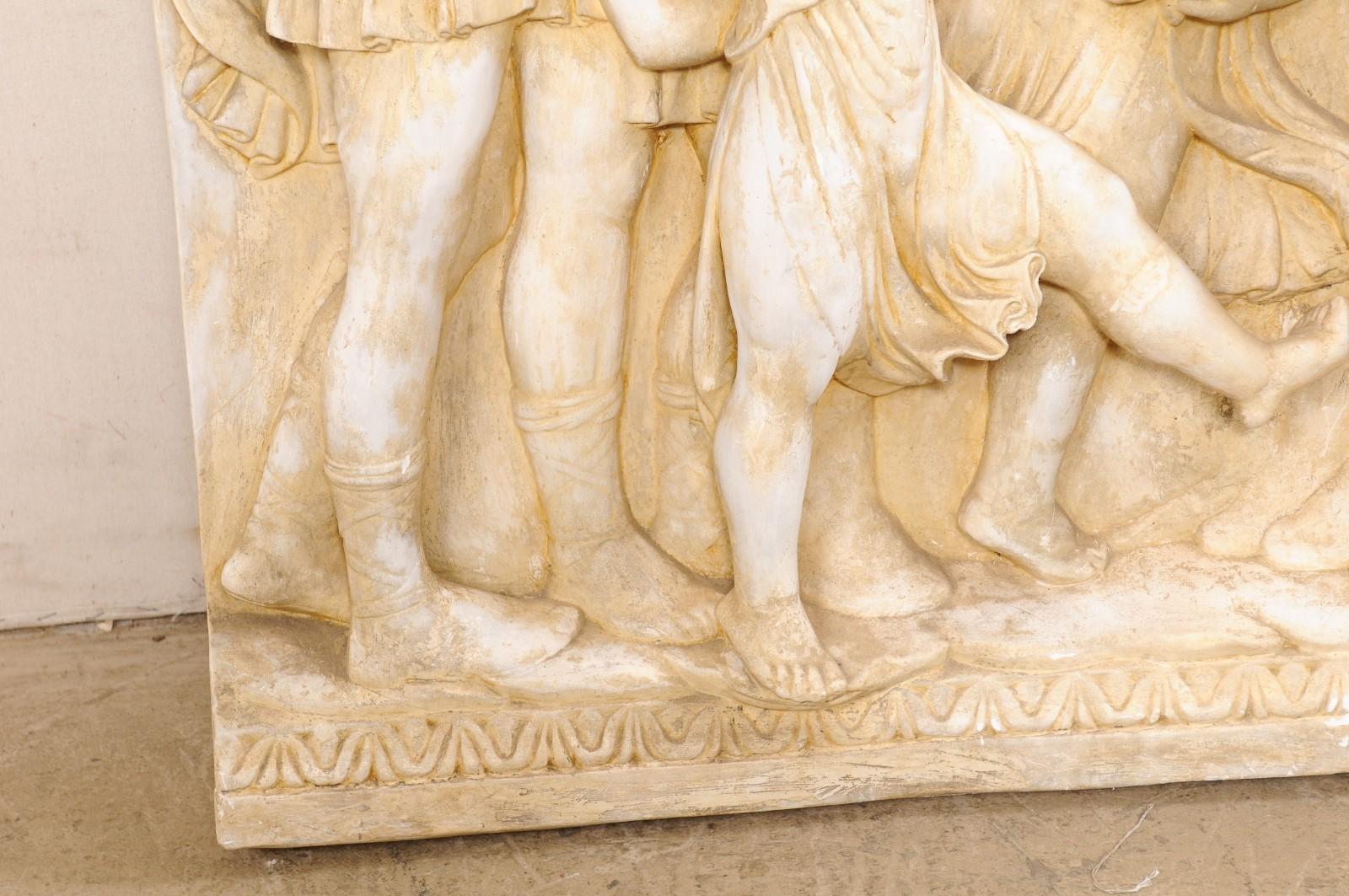 Plâtre Relief en plâtre italien à motif de figure romaine du milieu du 20e siècle (3,5 pieds de haut) en vente