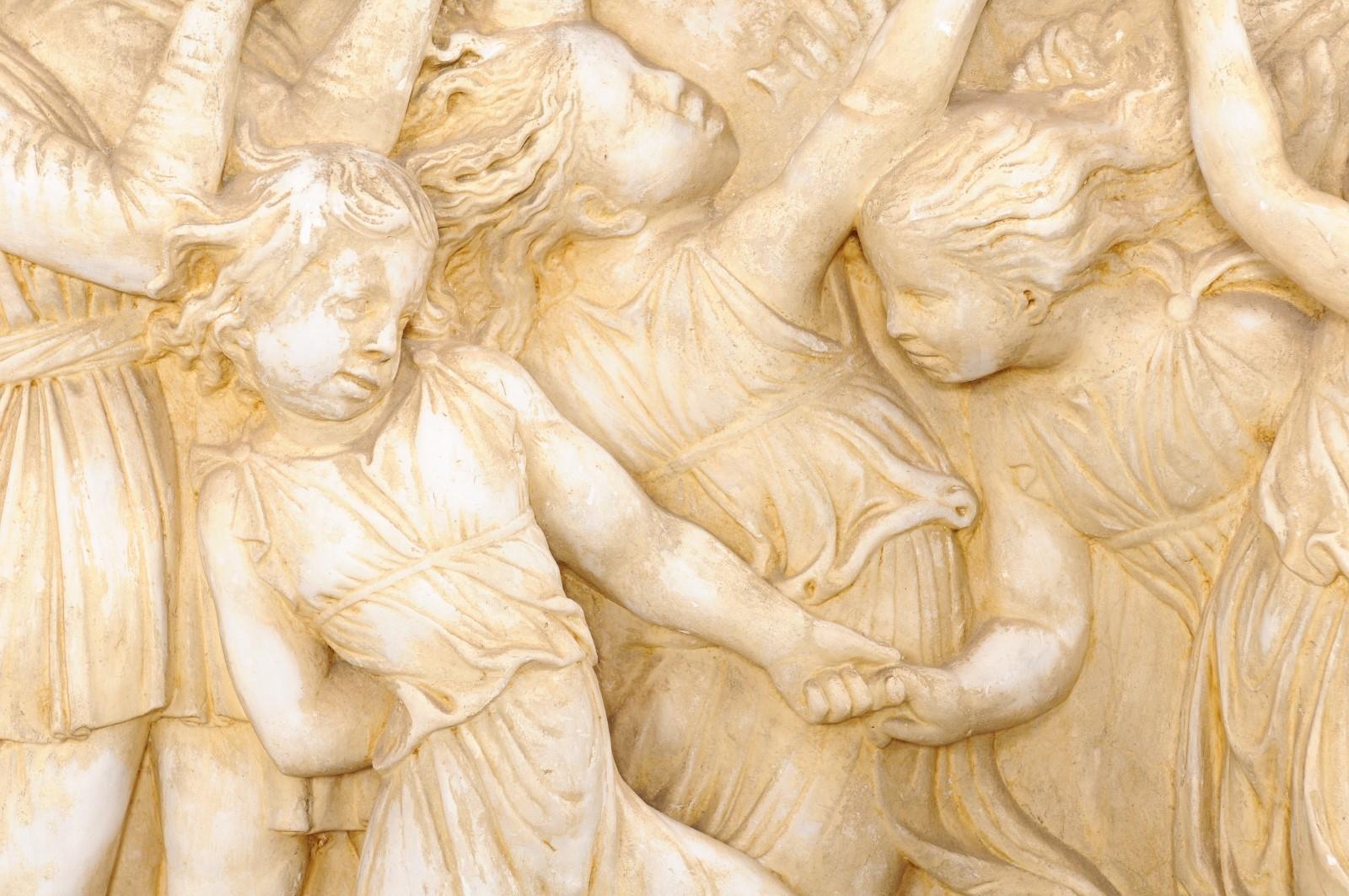 Relief en plâtre italien à motif de figure romaine du milieu du 20e siècle (3,5 pieds de haut) en vente 2