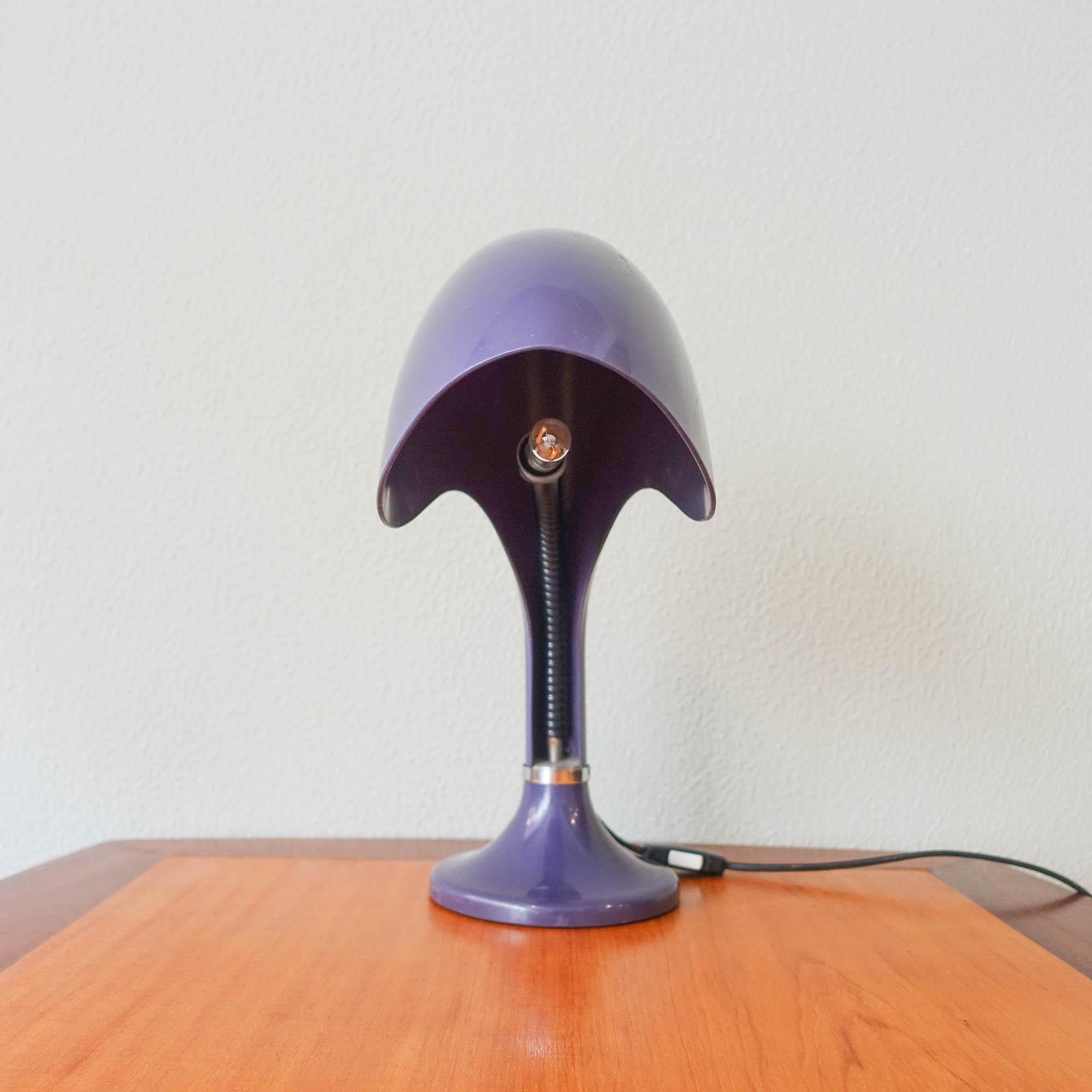 Lámpara de mesa italiana de plástico y metal Rhea de Marcello Cuneo para Ampaglas, años 60 Italiano en venta