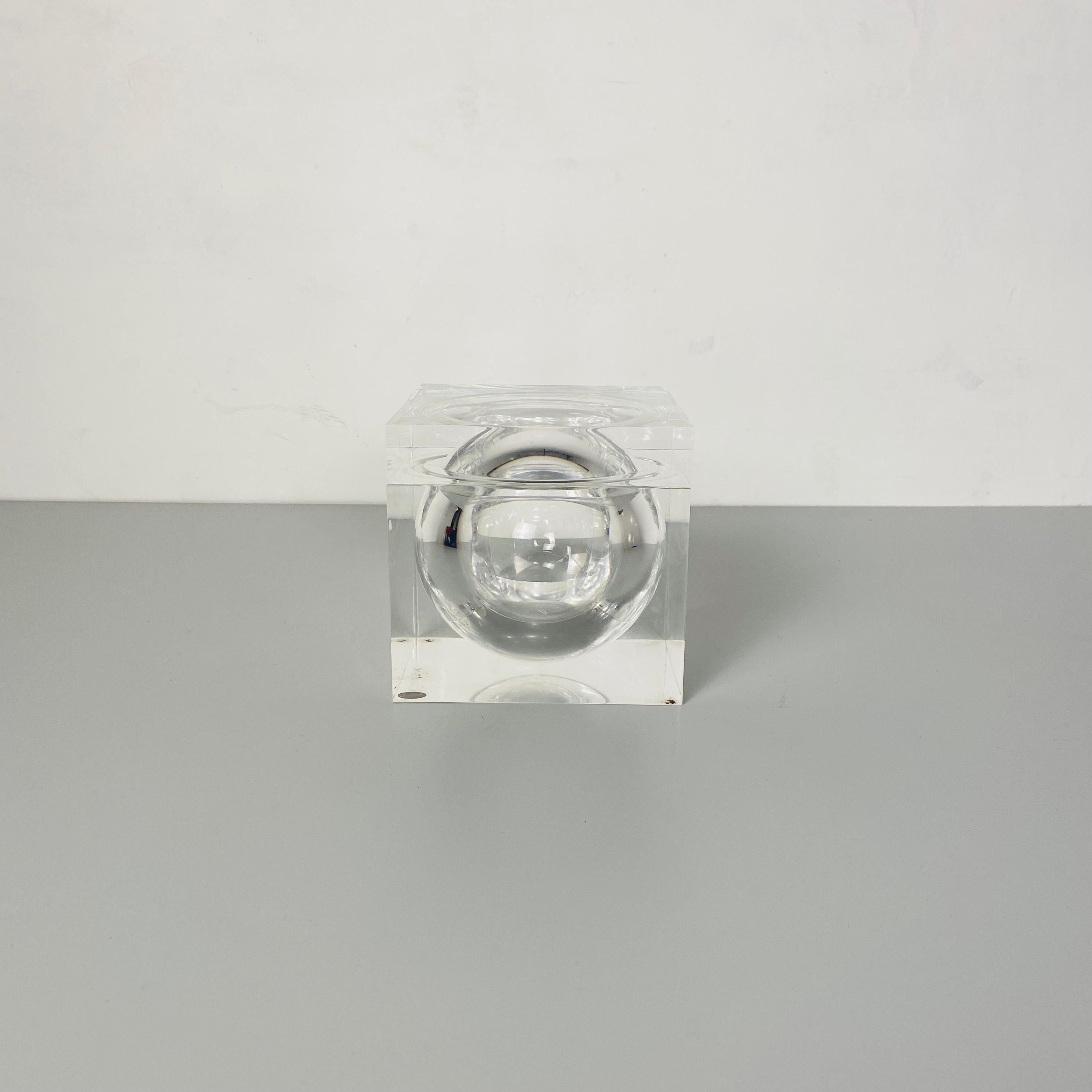Italian Mid-Century Modern plexiglass square box with internal ice bucket sphere by Guzzini, 1970s
Square box with internal ice bucket sphere in transparent plexiglass.

excellent condition

Measures: 14.5 x 15 x 14.5 H cm.