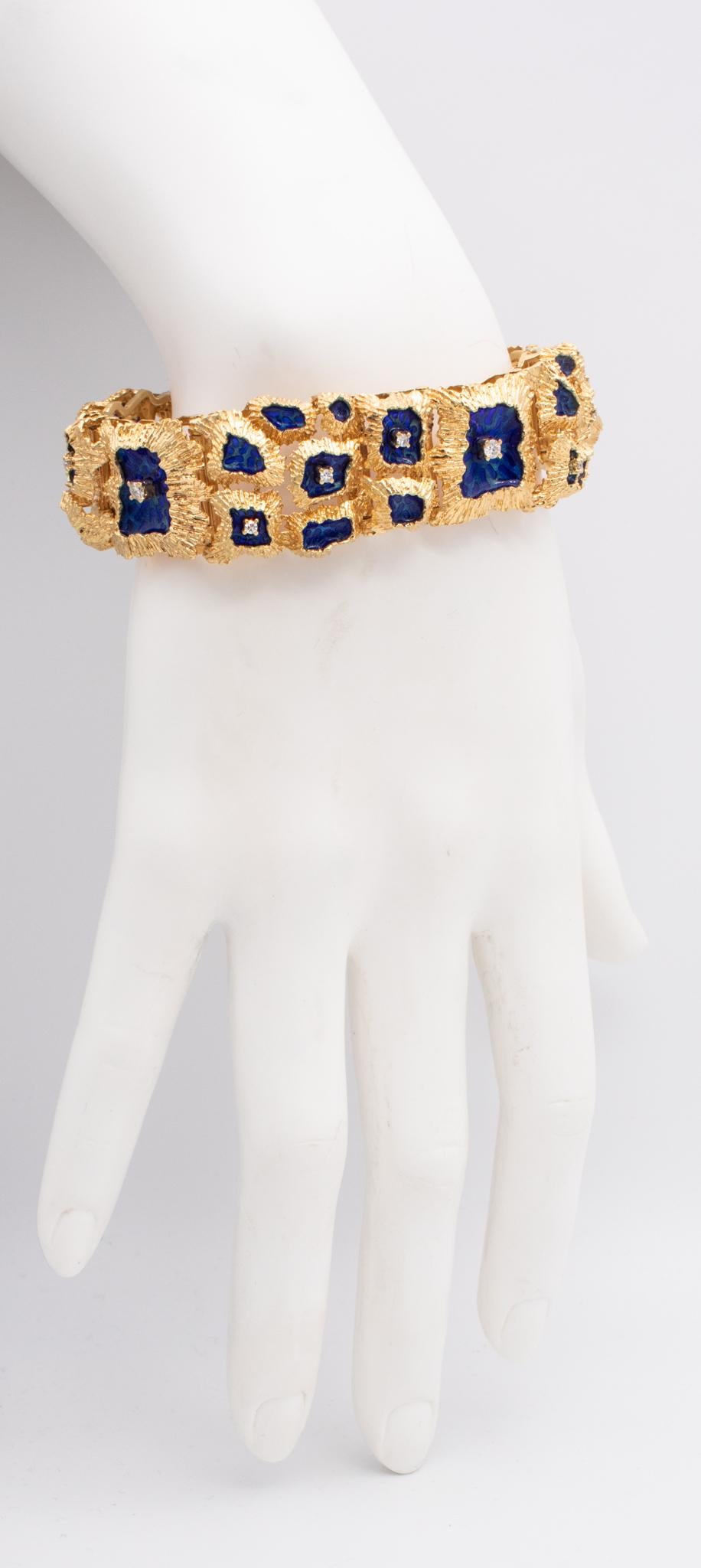 Fantastic brutalist plique a jour Italian bracelet.

A great Italian artistic piece, made at the beginning of the the 1970's and designed with brutalist patterns. It was crafted in solid yellow gold of 18 carats with textures and embellished, with