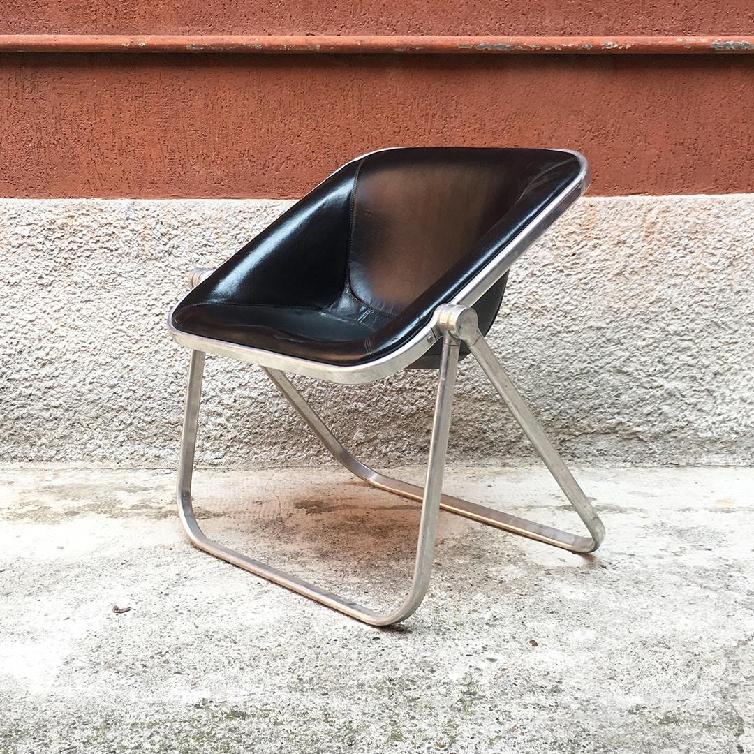 Italian Plona folding armchair by Giancarlo Piretti for Anonima Castelli, 1970
Plona model folding armchair with chromed oval aluminum tube structure and original black leather seat.
Production by Anonima Castelli and design by Giancarlo Piretti