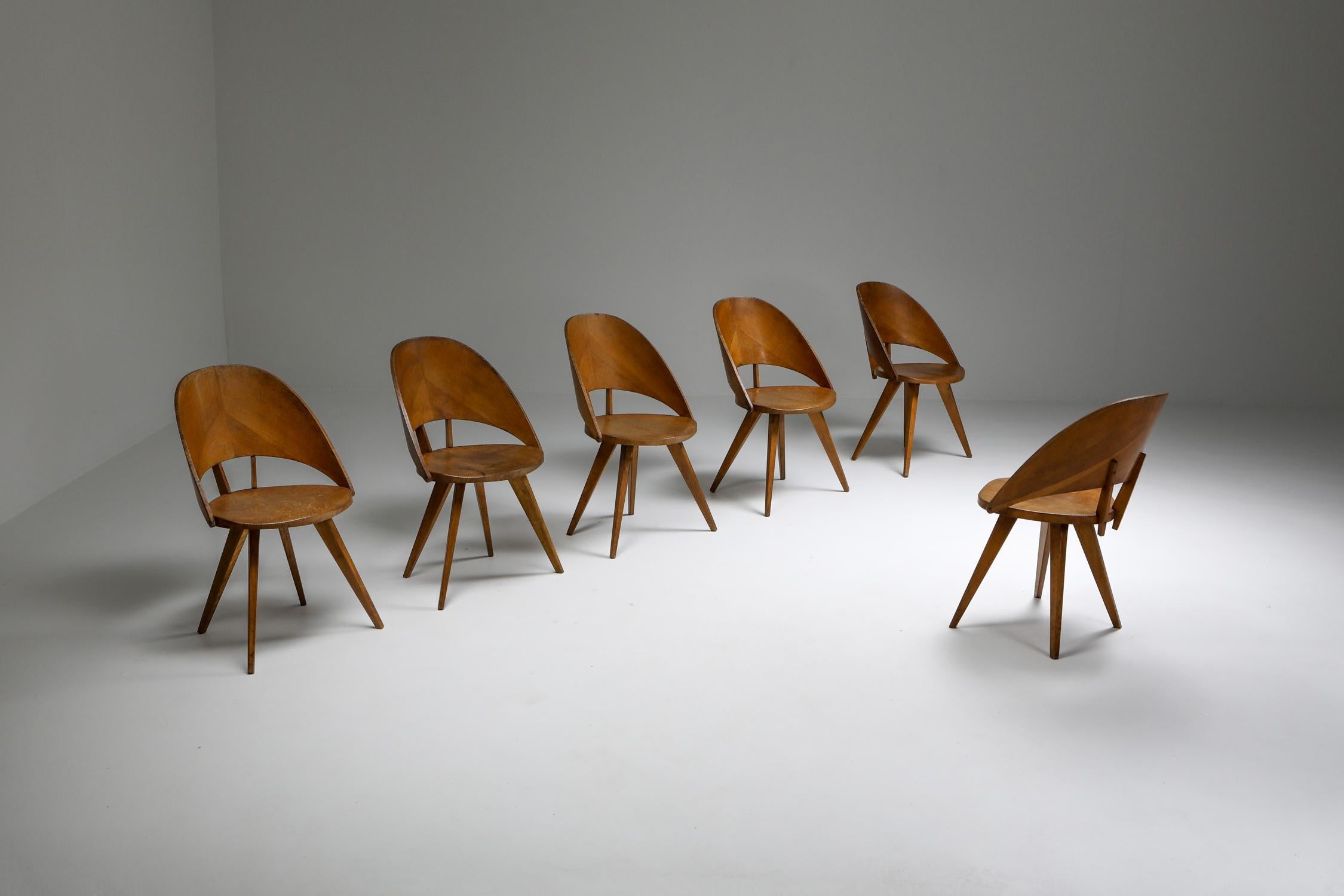 Early Mid-Century Modern dining chairs, solid oak and plywood, Italy, 1940s

Unknown and unusual dining chairs from the 1940s,
Like an early 'Medea' chair by Vincenzo Nobilis for Fratelli Tagliabue

The legs and seats are solid oak, which has