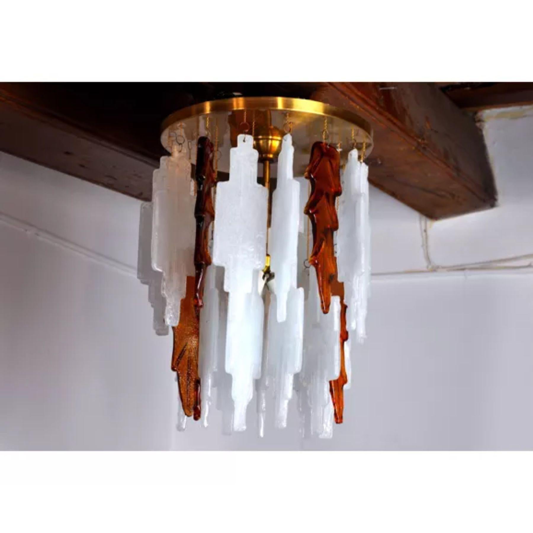 Superb and rare two-tone poliarte pendant lamp, designed and produced by albani poli in murano (italy) in the 70s. Composed of more two-tone, white and orange blown crystals and a brass structure, this ceiling lamp is in superb condition. Rare