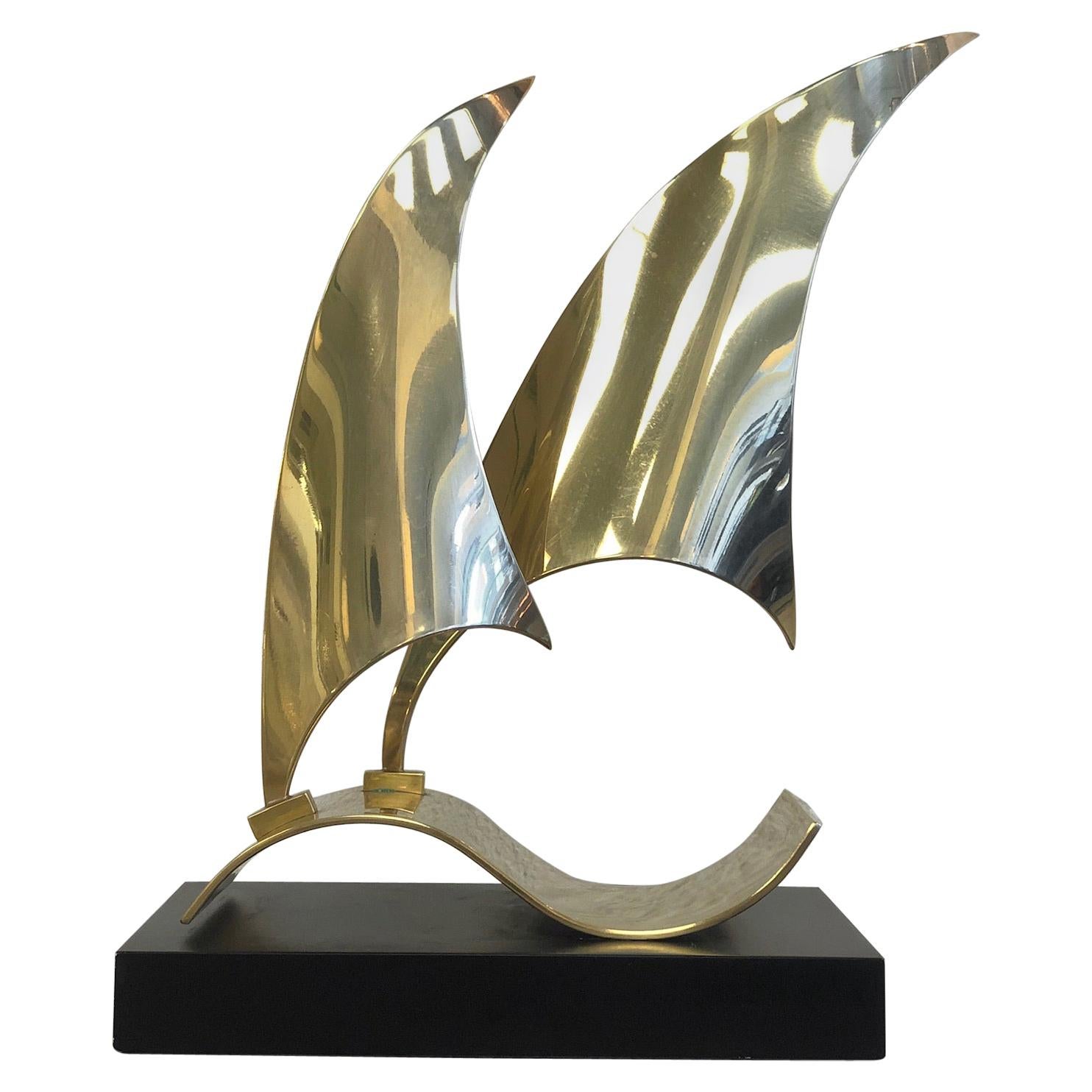 Italienische italienische Segelbootskulptur aus polierter Bronze von Emilio Lancia im Angebot