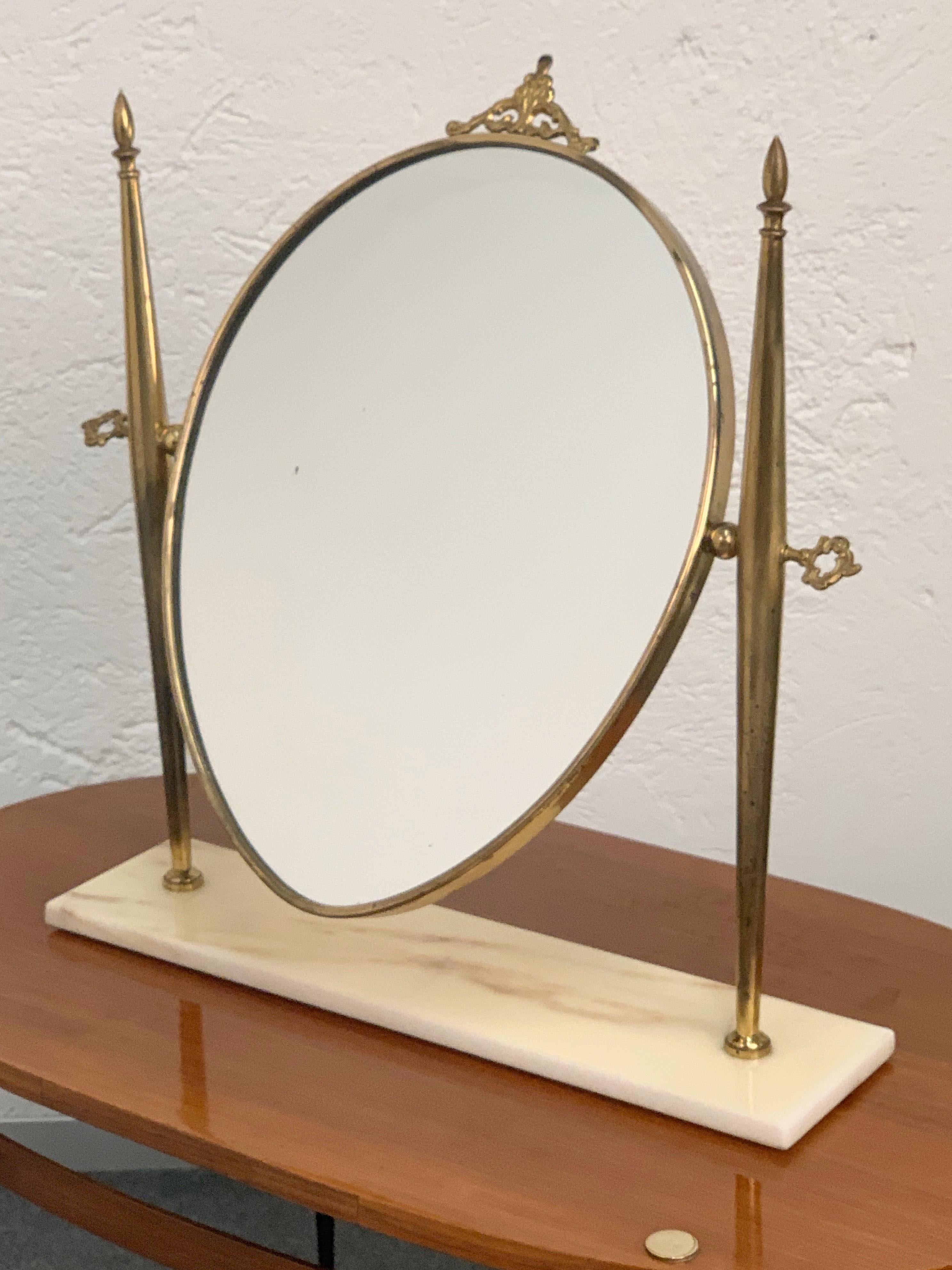 Italian Polished Brass Table Mirror with Marble Adjustable Vanity Base, 1950s In Fair Condition For Sale In Roma, IT