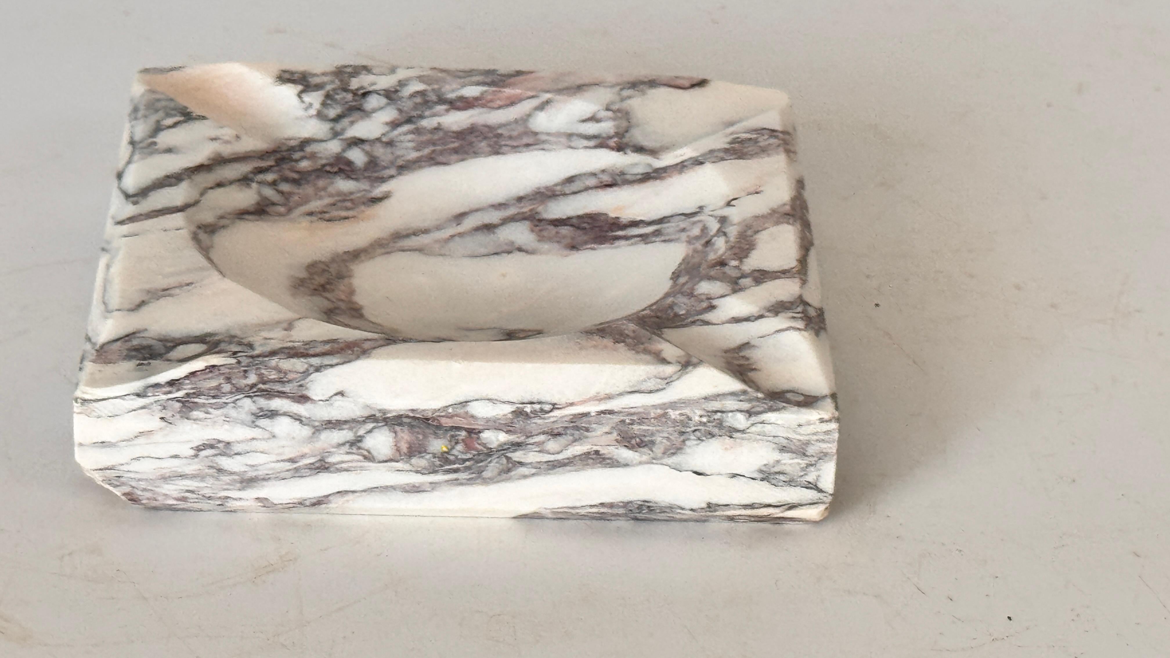 Italian Polished Marble Ashtray – 1960s – White and Grey Veining, Square Shape For Sale 5