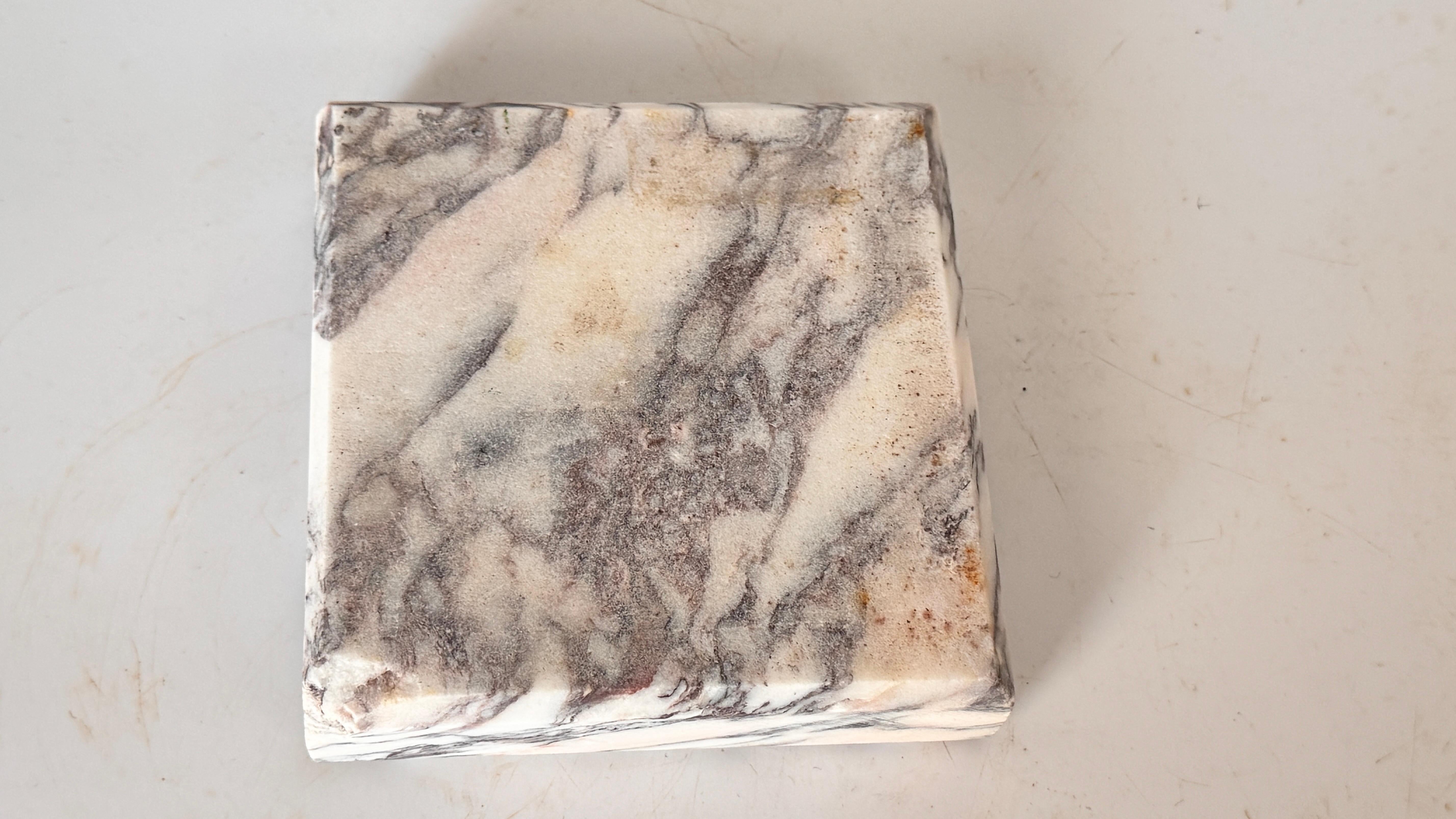 Italian Polished Marble Ashtray – 1960s – White and Grey Veining, Square Shape For Sale 6