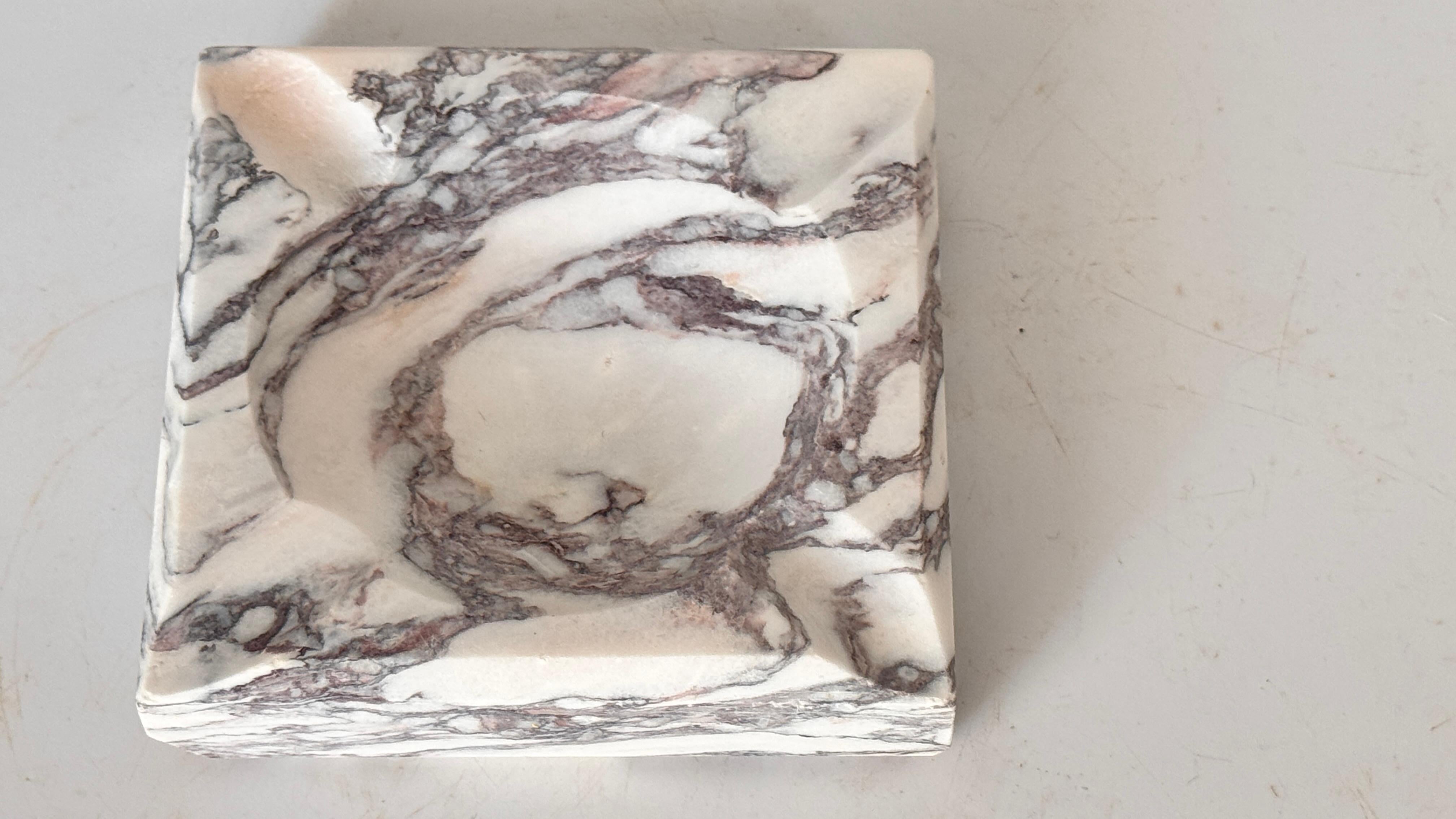 Mid-20th Century Italian Polished Marble Ashtray – 1960s – White and Grey Veining, Square Shape For Sale