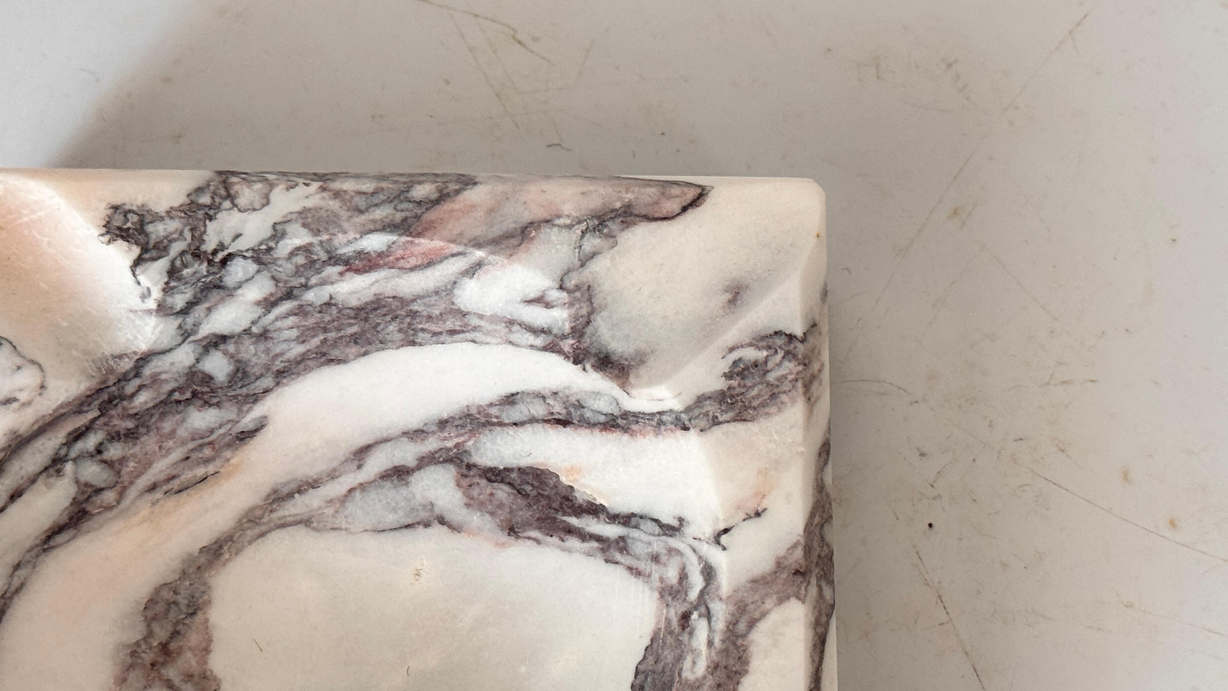 Italian Polished Marble Ashtray – 1960s – White and Grey Veining, Square Shape For Sale 1