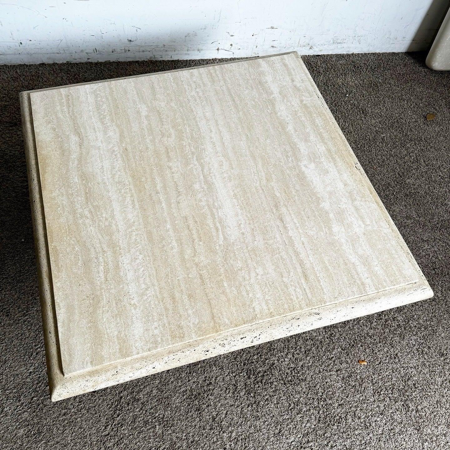 Quadratischer italienischer Couchtisch aus poliertem Travertin im Zustand „Gut“ im Angebot in Delray Beach, FL