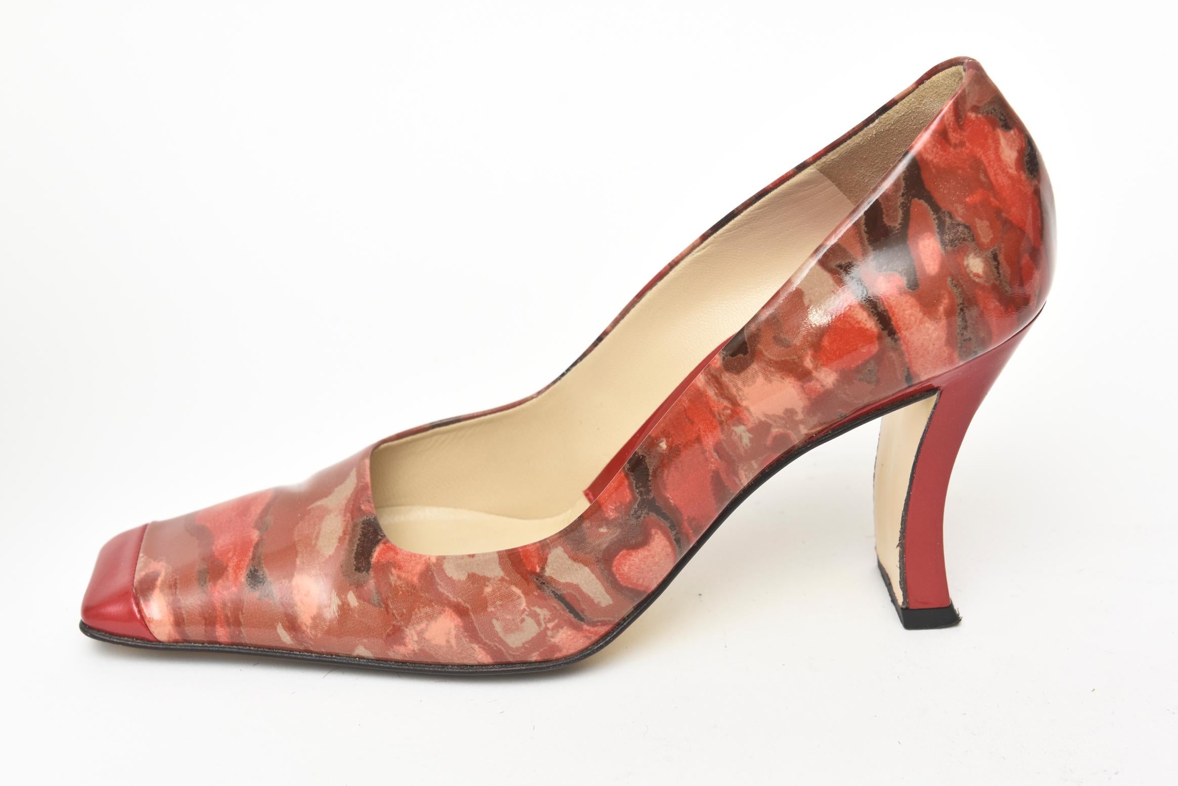 Italian Pollini Sculpted Patent Leather Shoes Red, Black, Coral In Good Condition For Sale In North Miami, FL