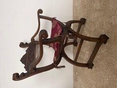 Fauteuil curule ou dagobert italien des années 1920 en noyer ancien