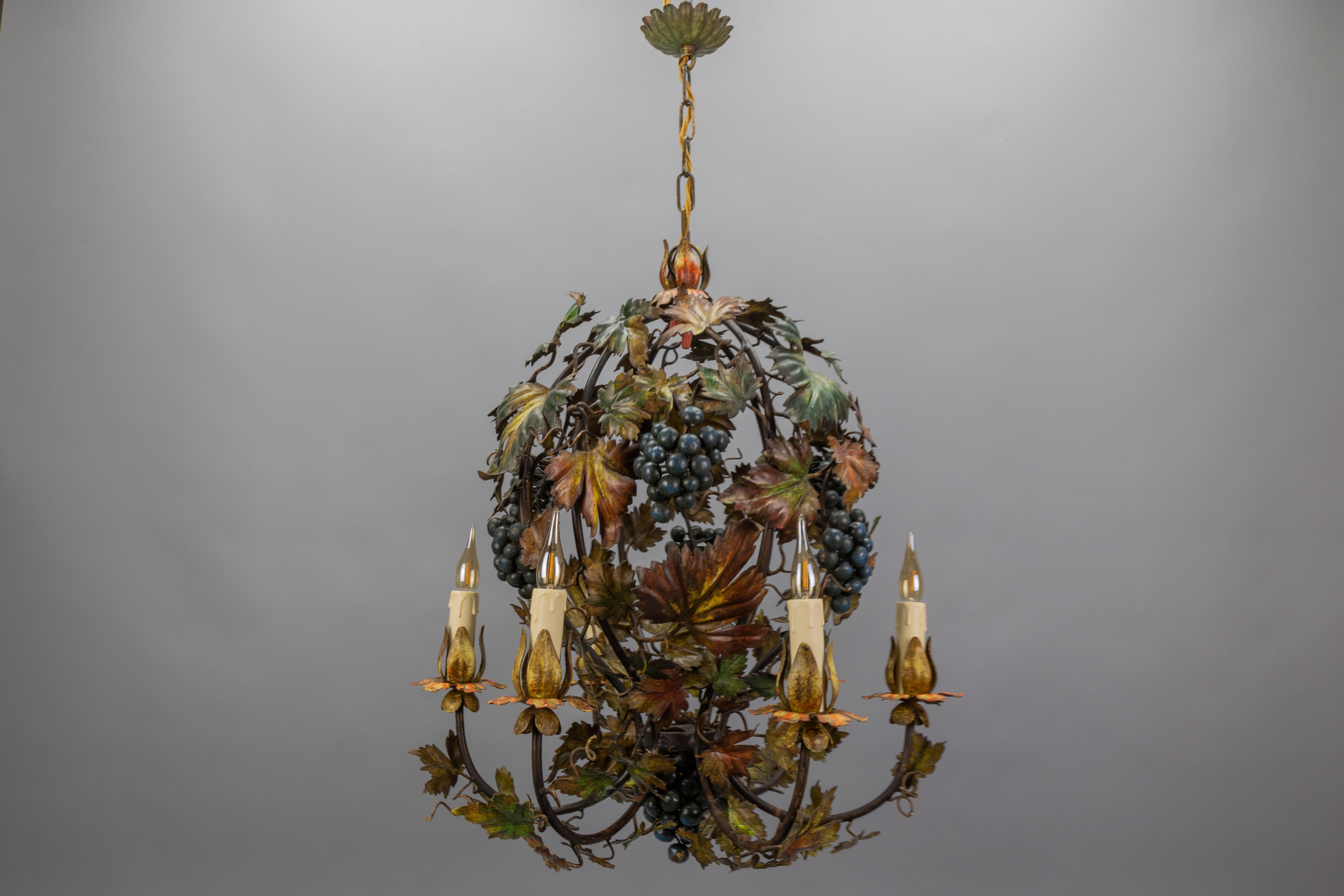 Lampadario italiano in metallo policromo con uva, viti e foglie autunnali, anni '50 in vendita 8