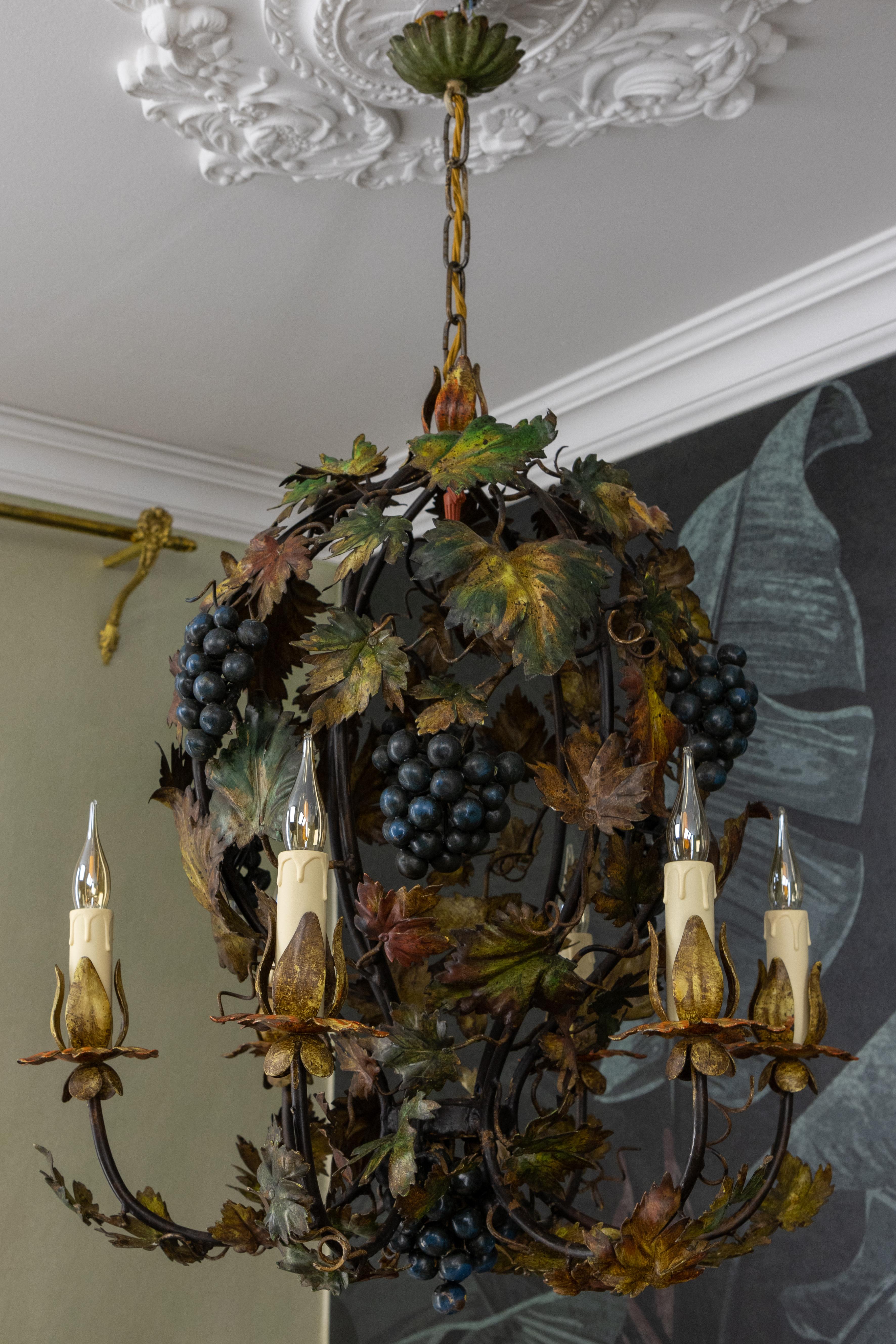 Metallo Lampadario italiano in metallo policromo con uva, viti e foglie autunnali, anni '50 in vendita