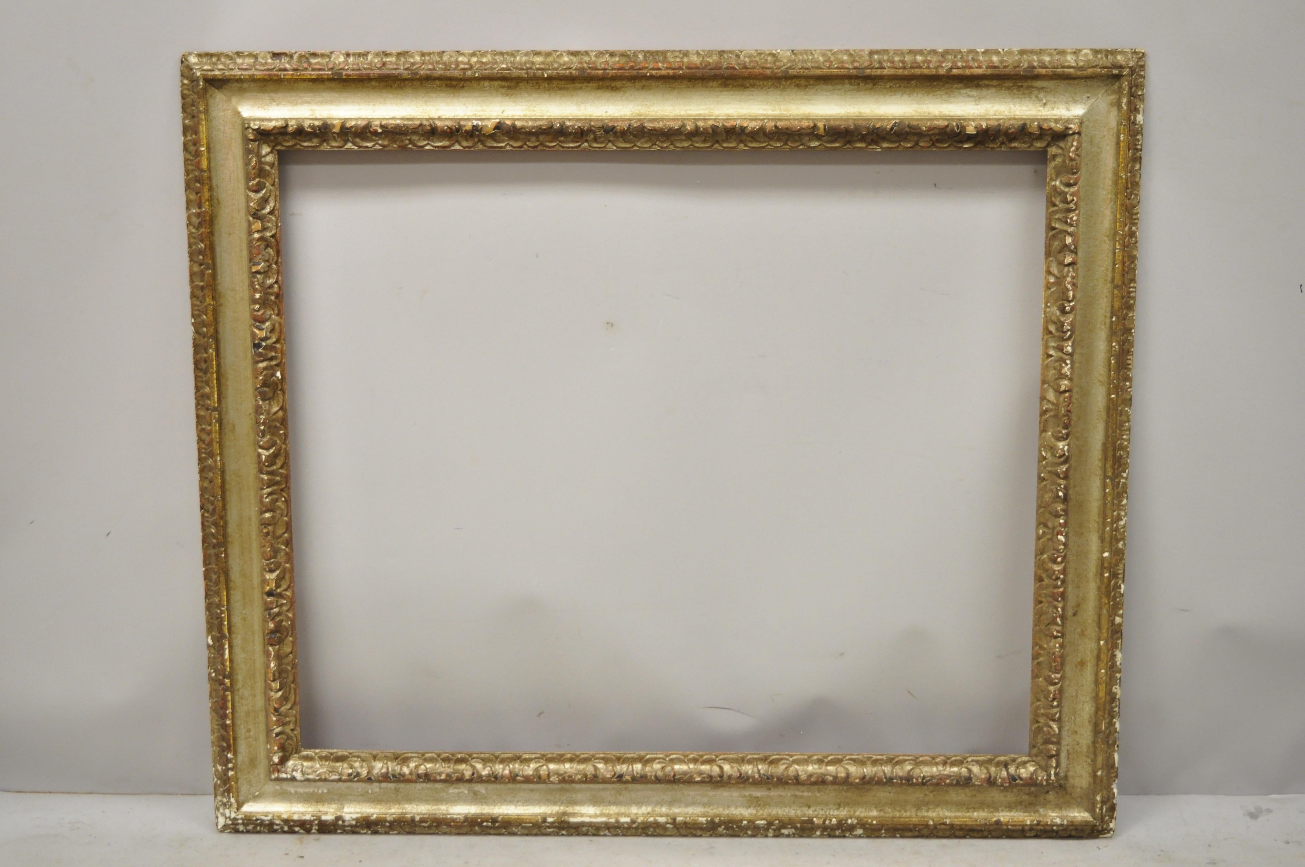 Italian Polychrome Parcel Gilt Carved Wood Florentine Painting Frame In Good Condition For Sale In Philadelphia, PA