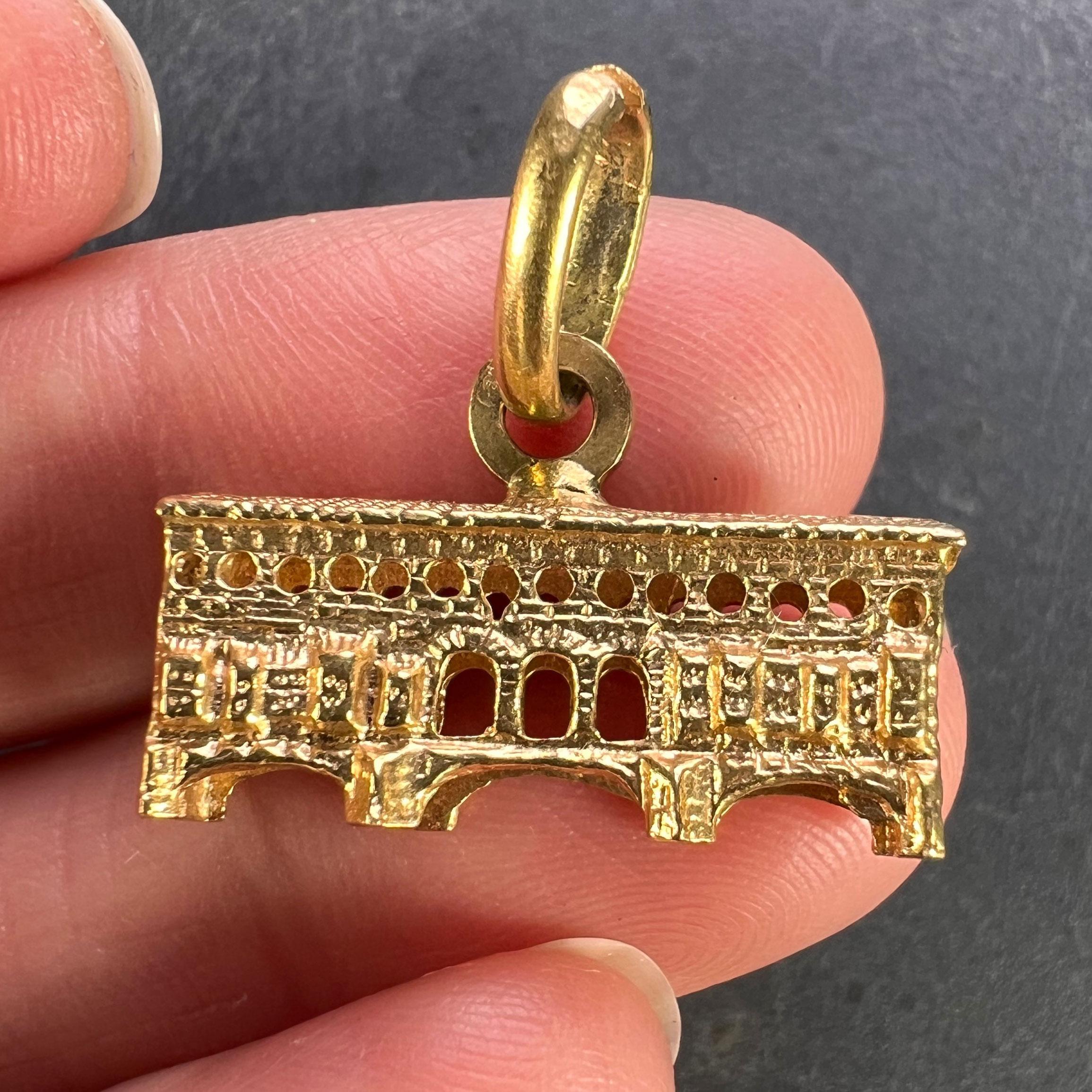 Italian Ponte Vecchio Bridge Florence 18K Yellow Gold Charm Pendant For Sale 1