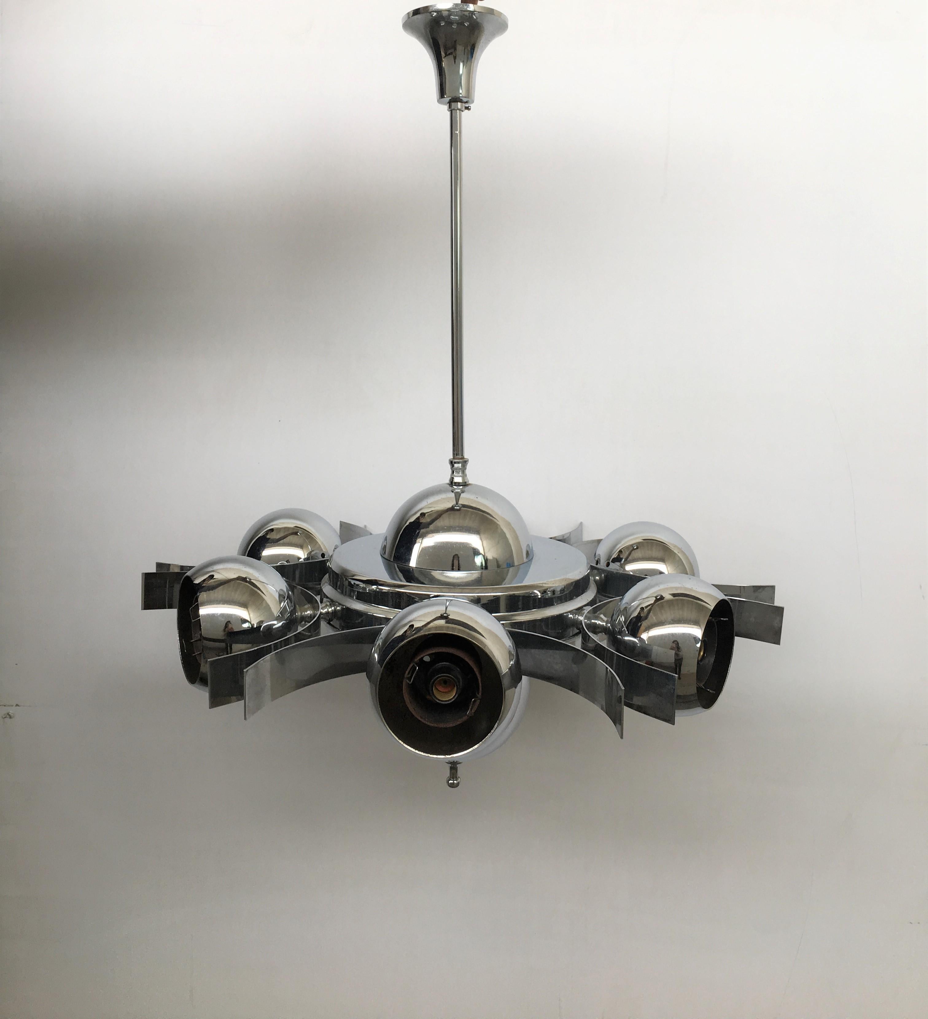 Plafonnier italien de style Pop Art en chrome de l'ère spatiale avec six boules, années 1960 Bon état - En vente à Miami, FL