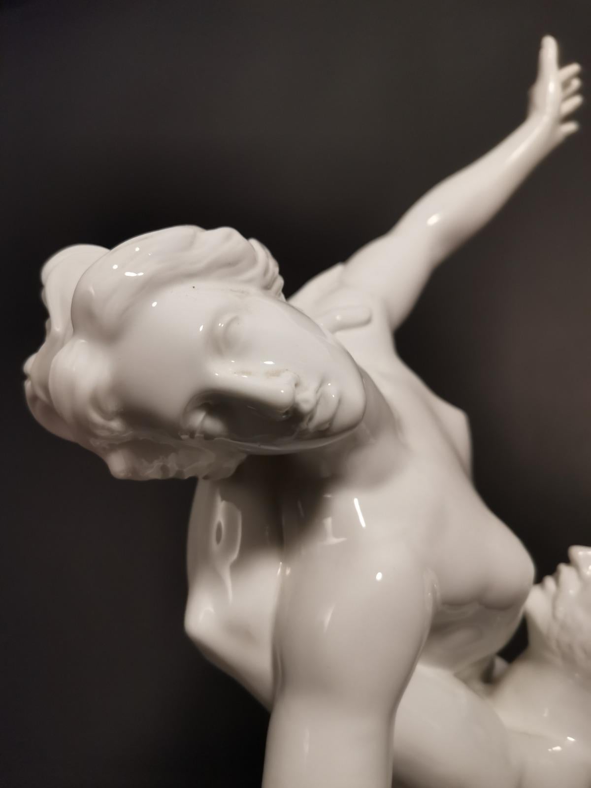 Porcelaine italienne du 19ème siècle « Rape d'une Sabine » Bon état - En vente à Madrid, ES