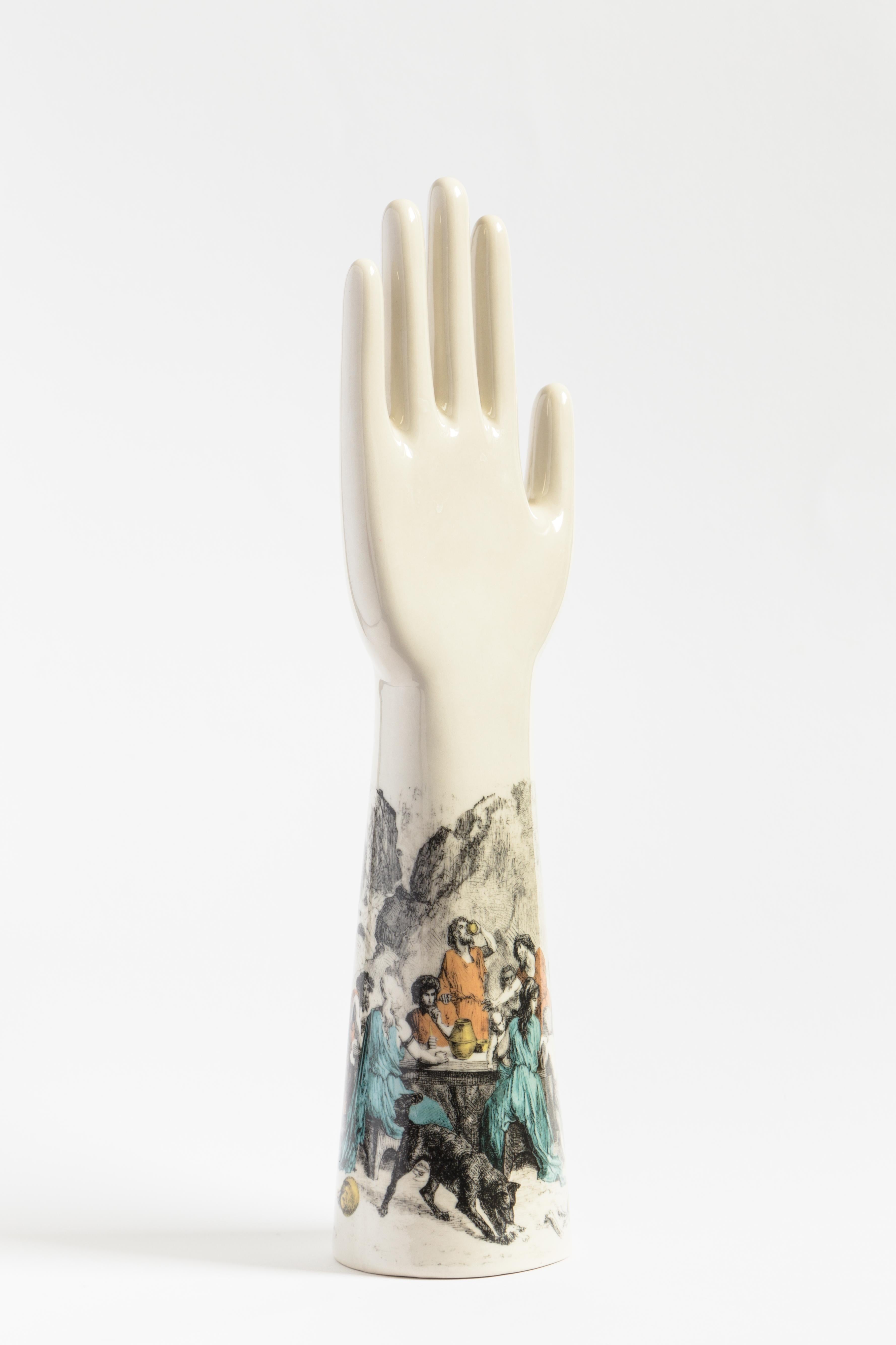Diese auffällige Skulptur ist Teil der Serie Anatomica von Vito Nesta, die dekorative Objekte mit einfachen und essentiellen anatomischen Formen umfasst, die sich durch kräftige, kontrastreiche Farben und modernes Flair auszeichnen. Die Skulptur aus
