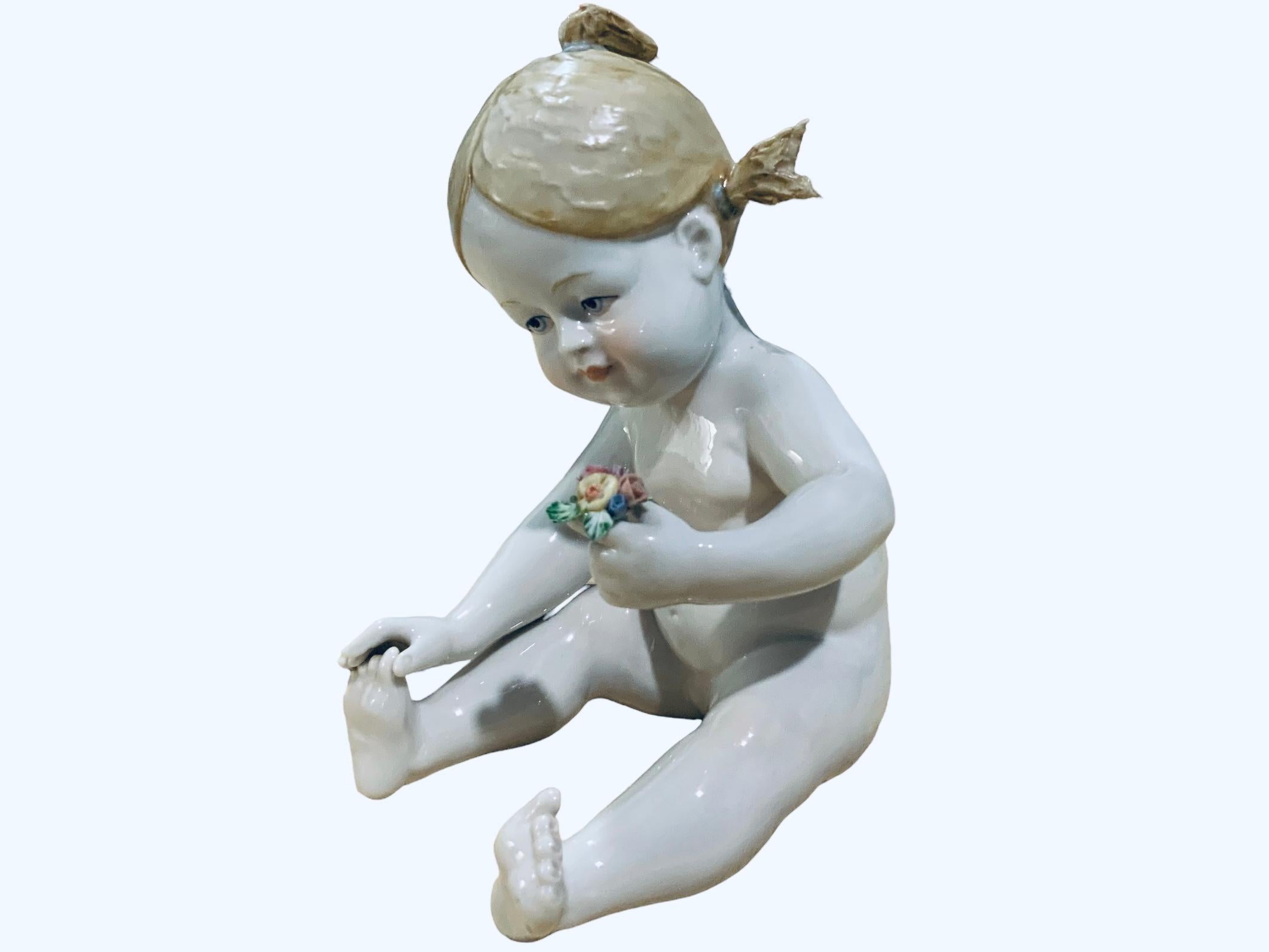 Italienische Porzellan-Kinderklavierfigur aus Porzellan (Neoklassisch) im Angebot