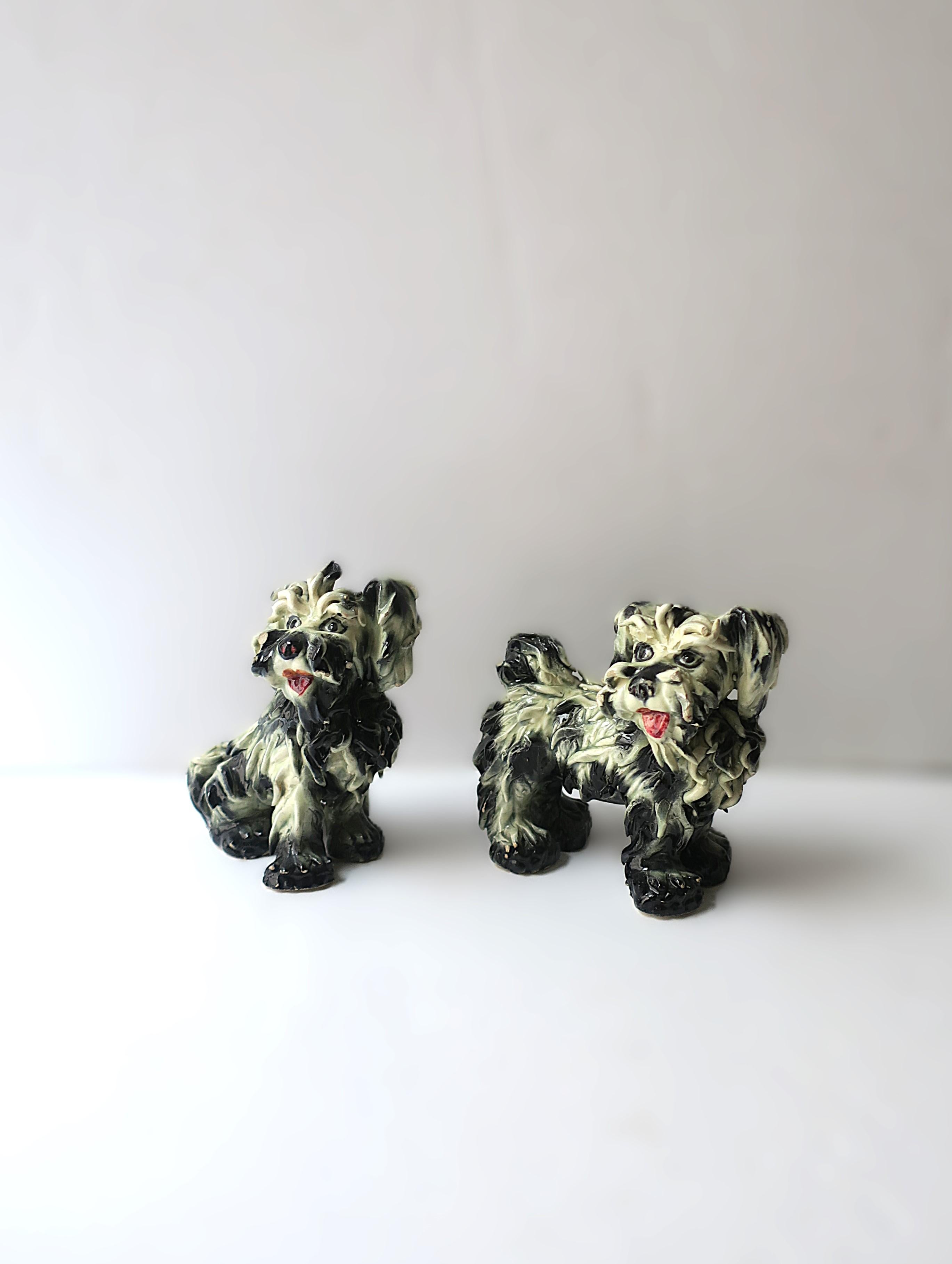 Esculturas de porcelana italiana para perros siglo XX en venta