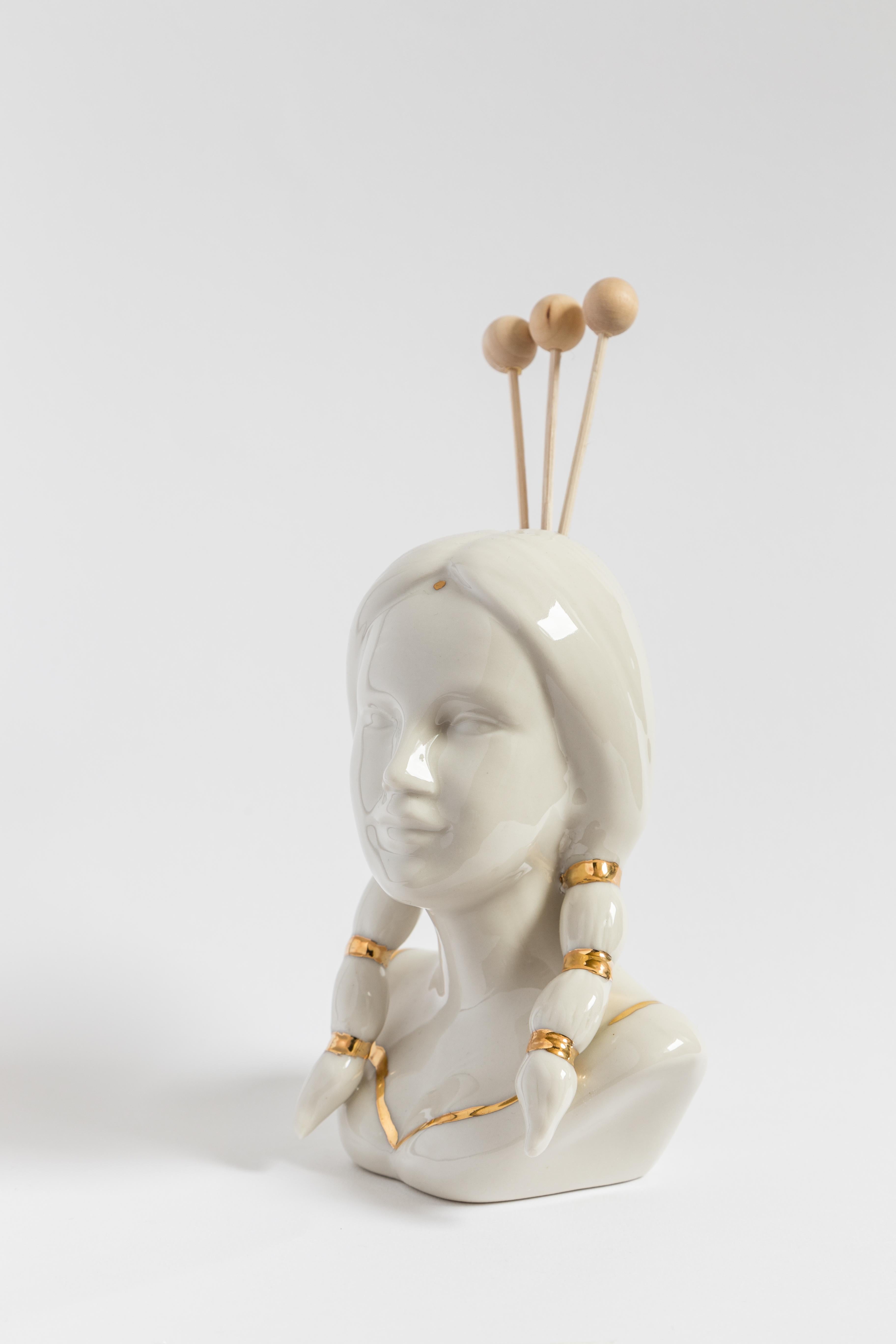 Italian Porcelain Essential Oil Diffuser, Native American Lady by Vito Nesta In New Condition For Sale In Milano, Lombardia