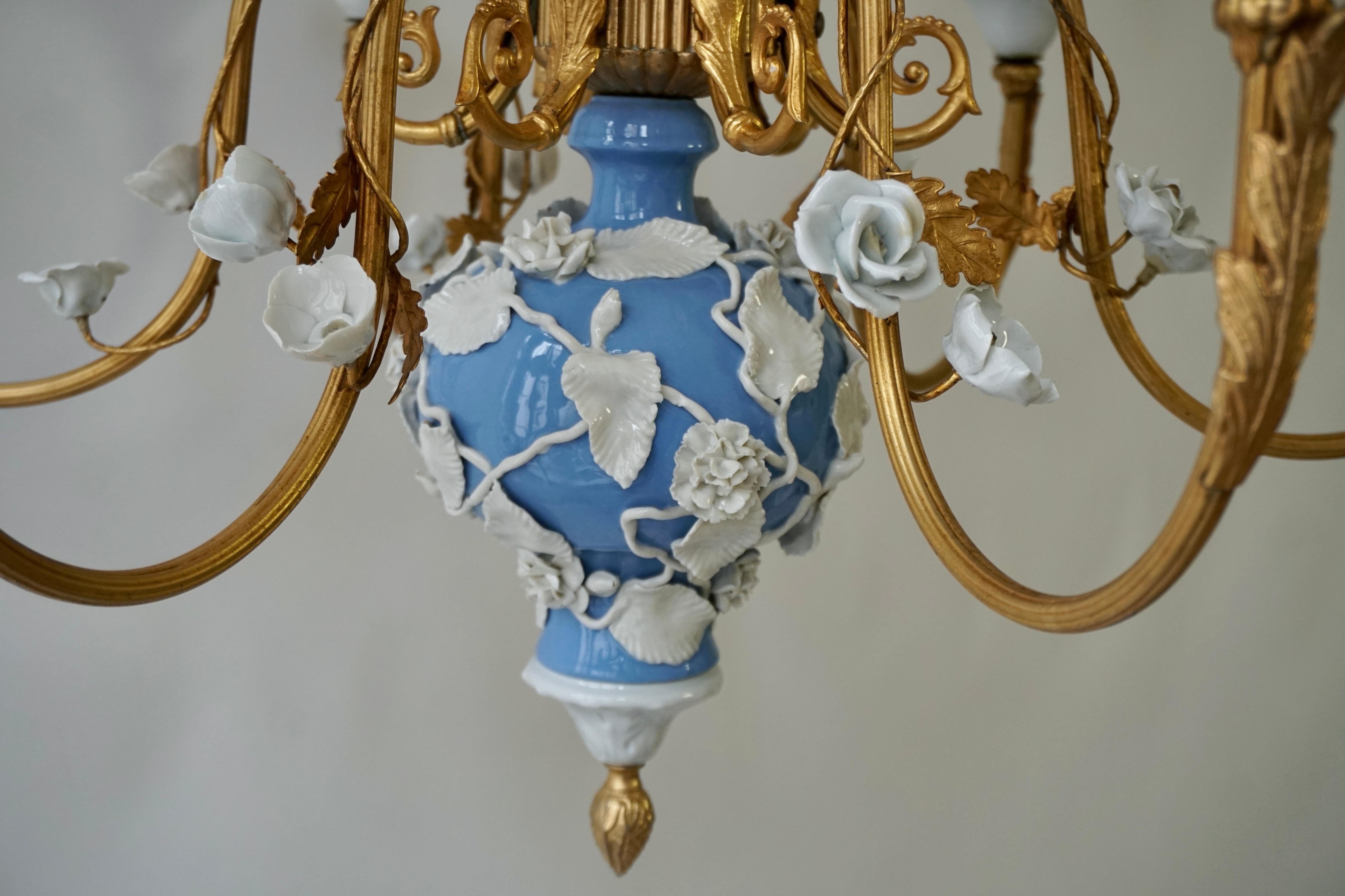 Italienischer Porzellan-Kronleuchter mit Blumen  im Angebot 4