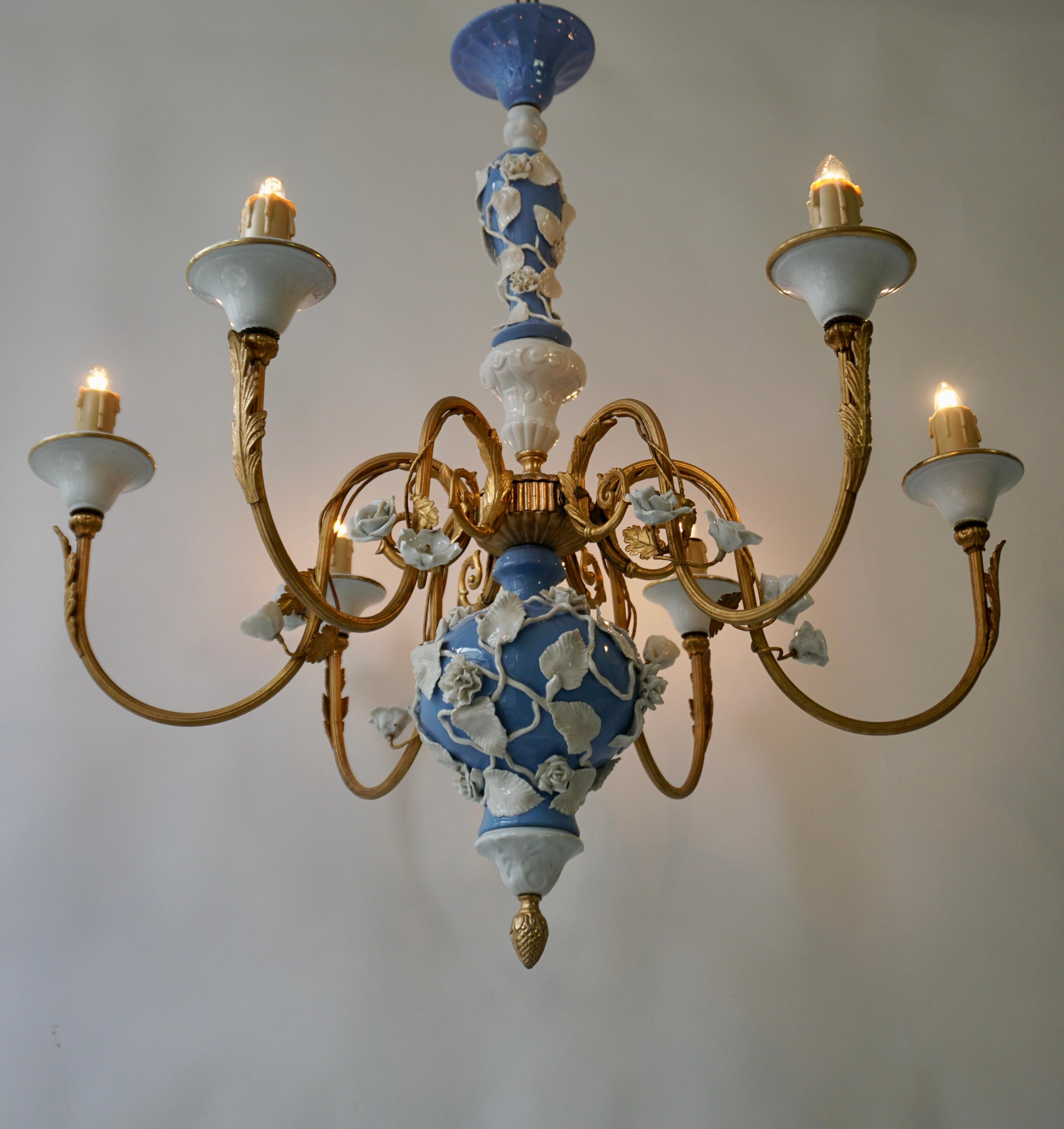 Italian Porcelain Floral Chandelier  In Good Condition For Sale In Antwerp, BE