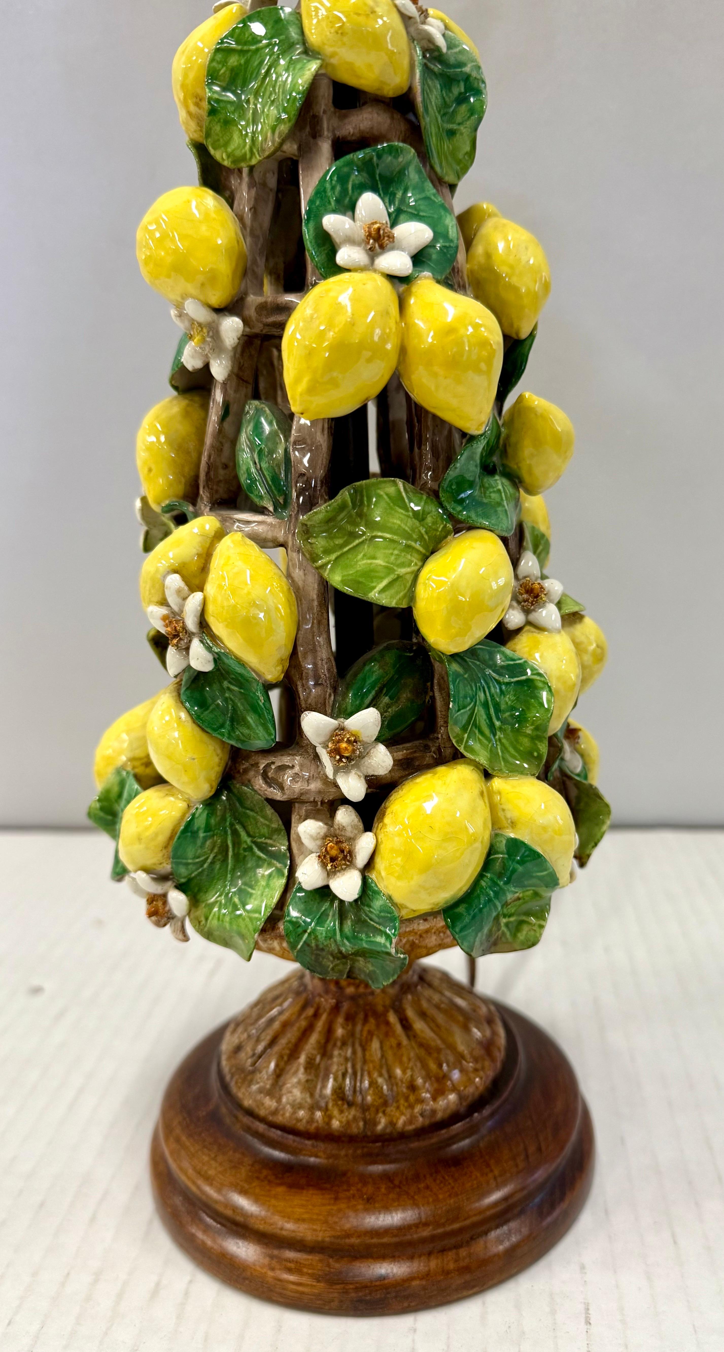 Italian Porcelain Lemon Topiary Lamp with Matching Tole Shade Tuscany 1950s In Good Condition For Sale In West Hartford, CT