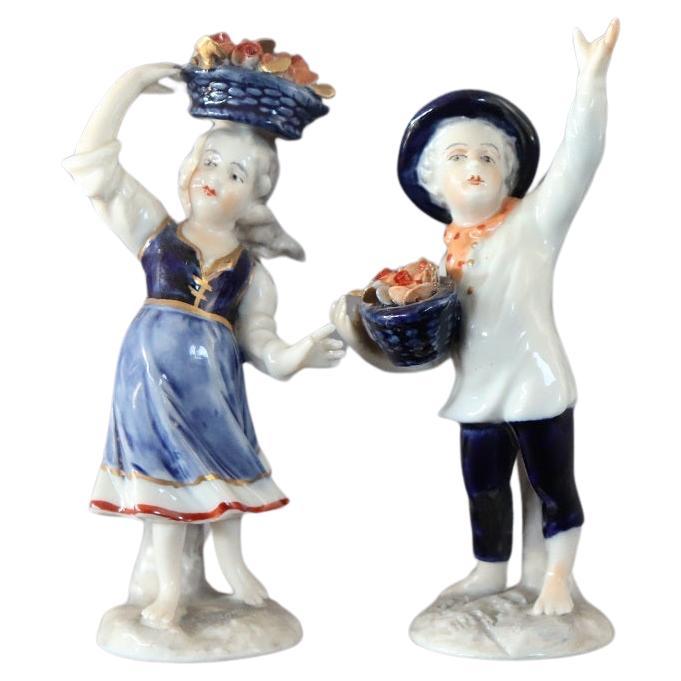 Italian Porcelain Set of 2 Figurines by Capodimonte For Sale