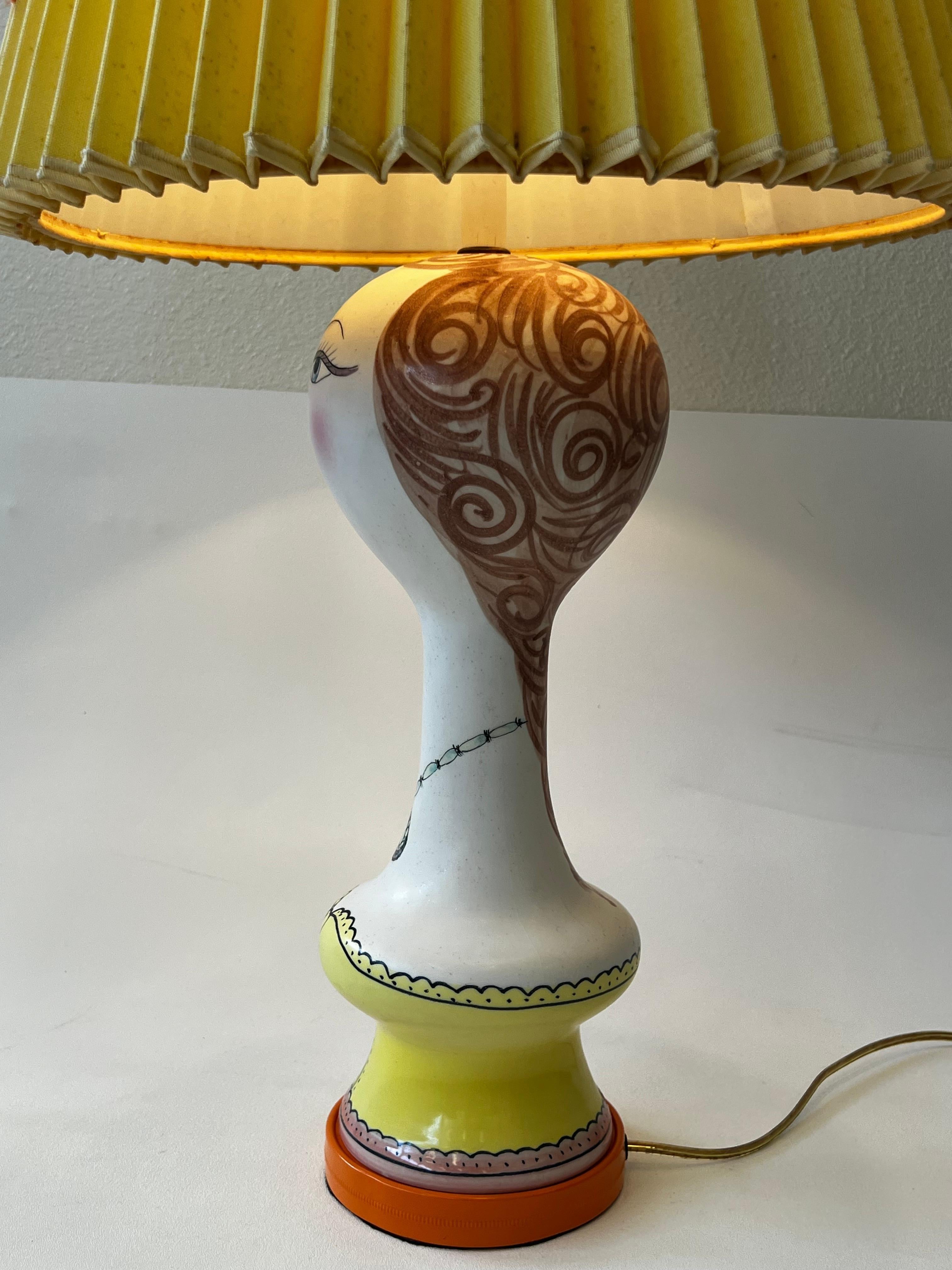 Italienische Porzellan-Tischlampe (Handgefertigt) im Angebot