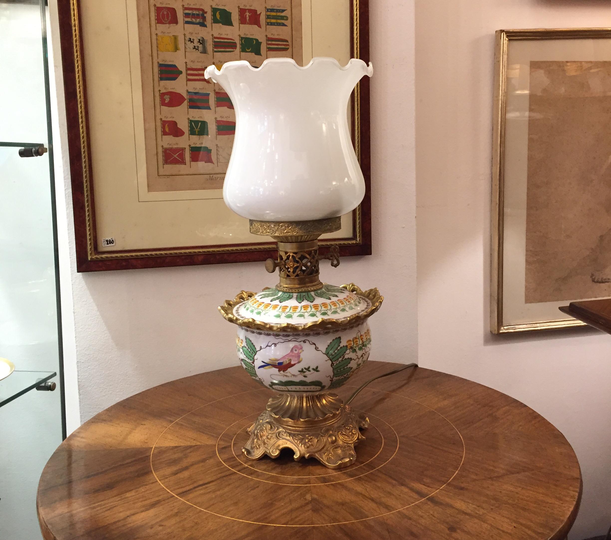 italien Lampe de table en verre florentin, bronze doré et porcelaine par Mangani, 1970 en vente