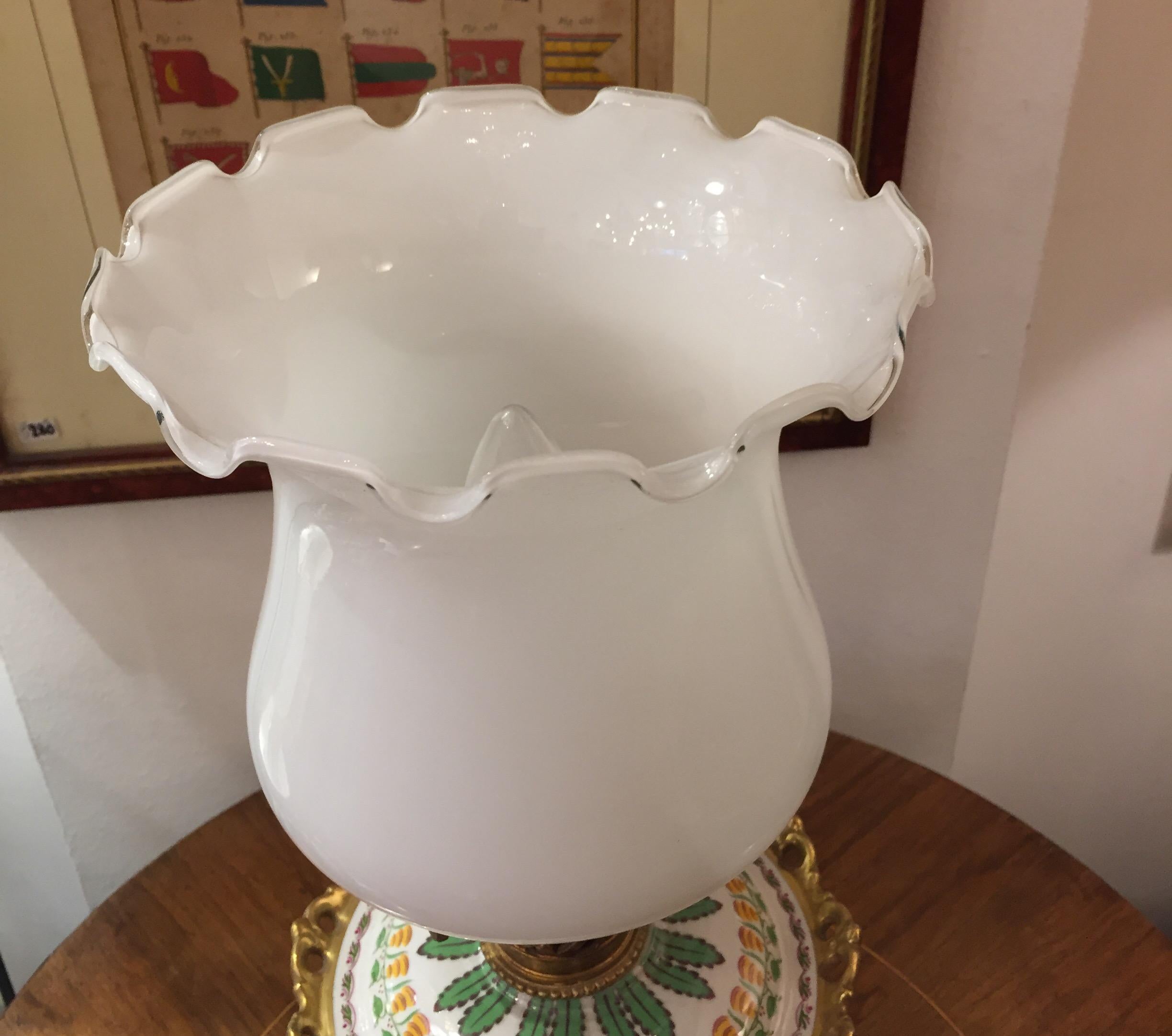 Florentine Glass Gilded Bronze and Porcelain Table Lamp by Mangani, 1970 In Good Condition For Sale In Milano, MI