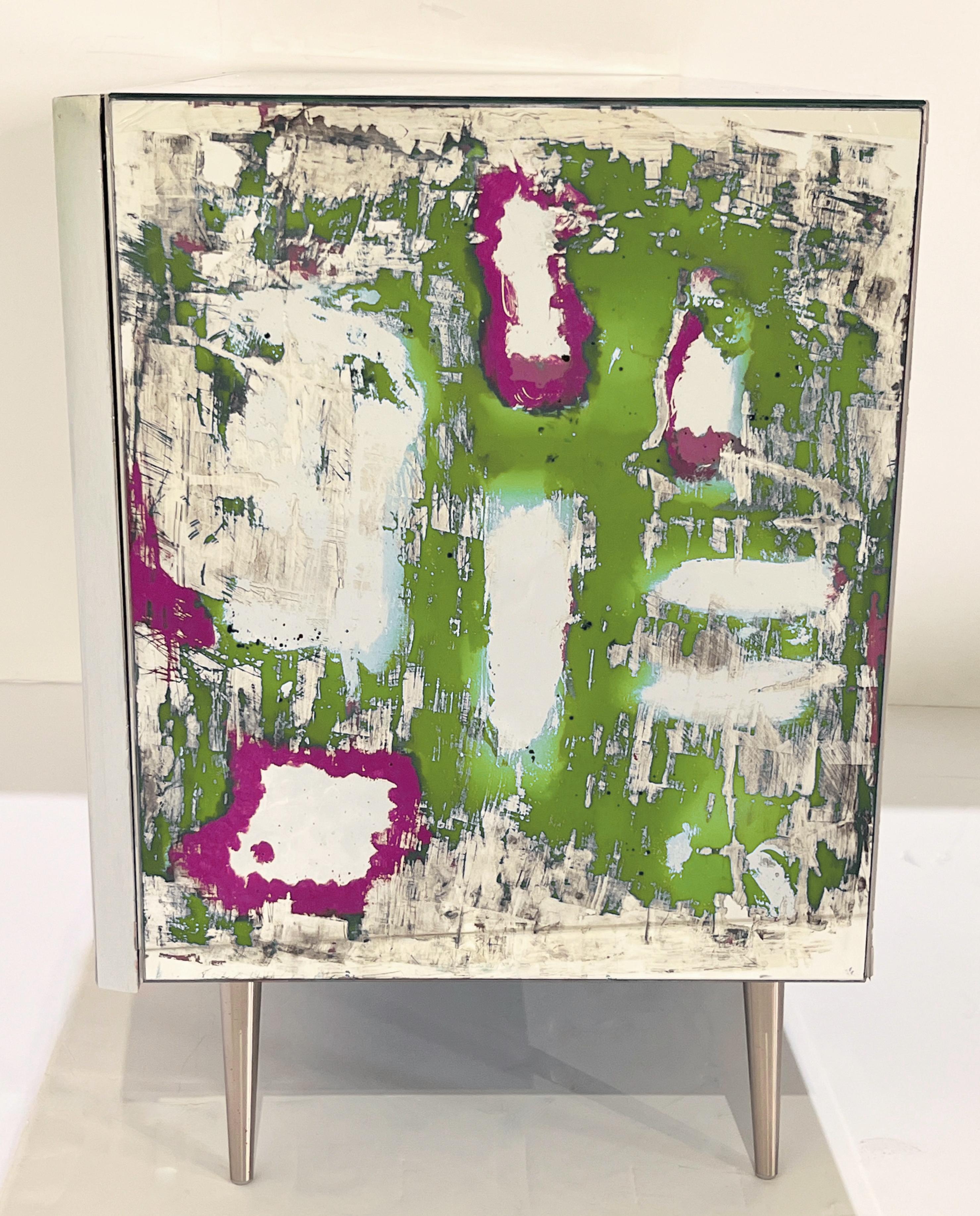 Arte abstracto postmoderno italiano Armario con espejo de acero verde púrpura Posmoderno en venta