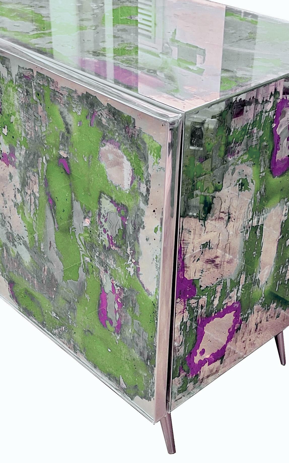 Arte abstracto postmoderno italiano Armario con espejo de acero verde púrpura Italiano en venta