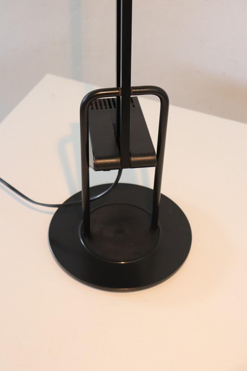 Lámpara de mesa italiana postmoderna regulable de Fridolin Naef para Luxo, años 80 en venta 4