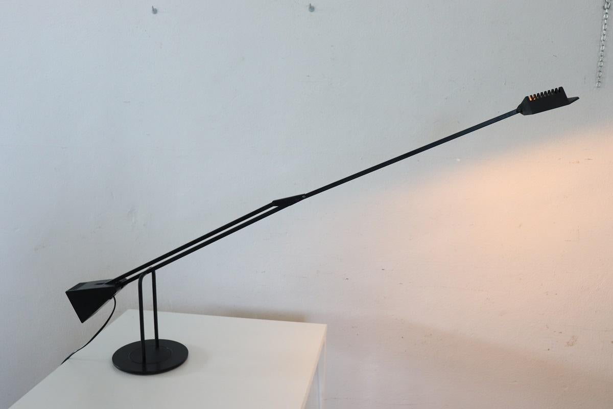 Lámpara de mesa italiana postmoderna regulable de Fridolin Naef para Luxo, años 80 en venta 5
