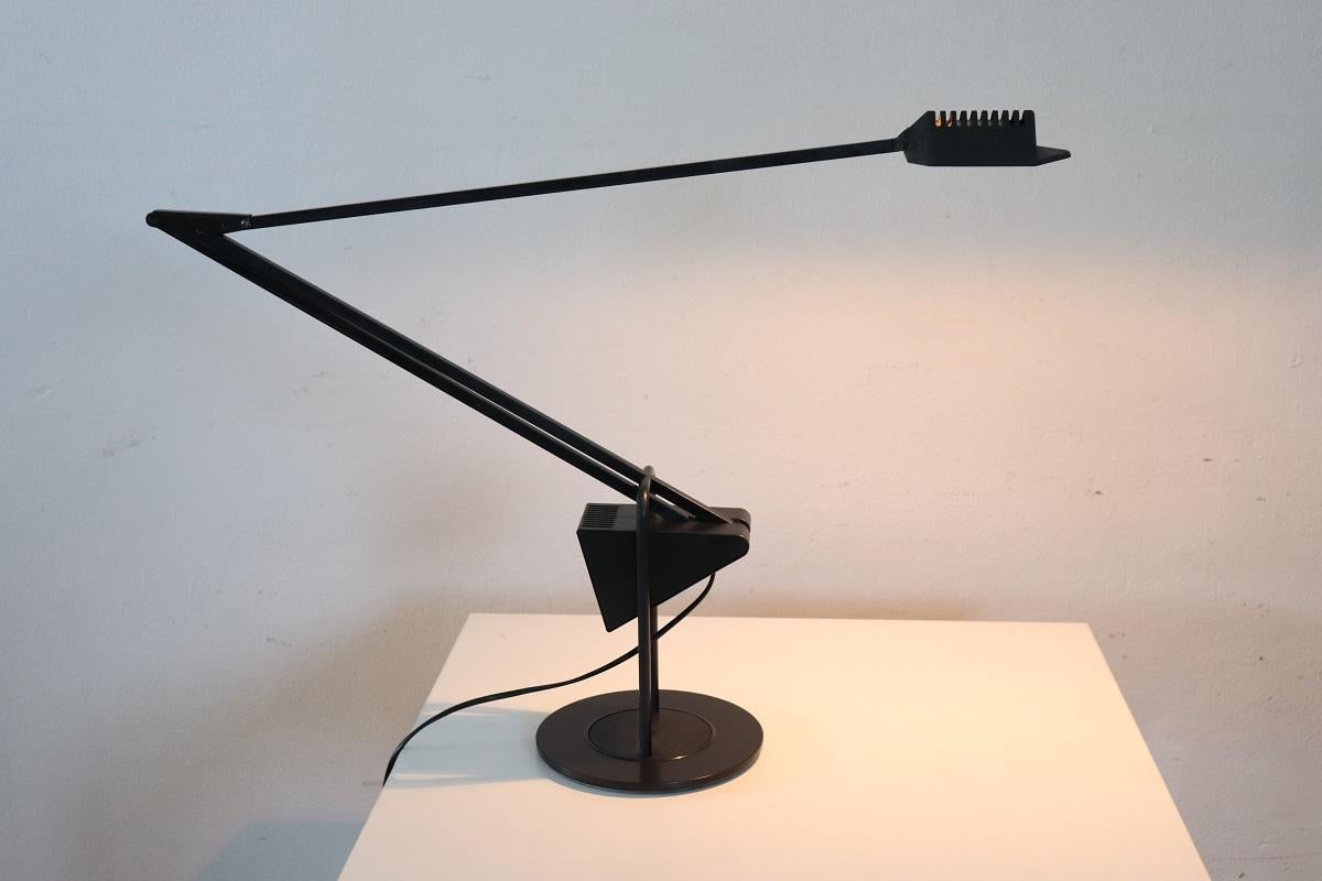 Lámpara de mesa italiana postmoderna regulable de Fridolin Naef para Luxo, años 80 en venta 6