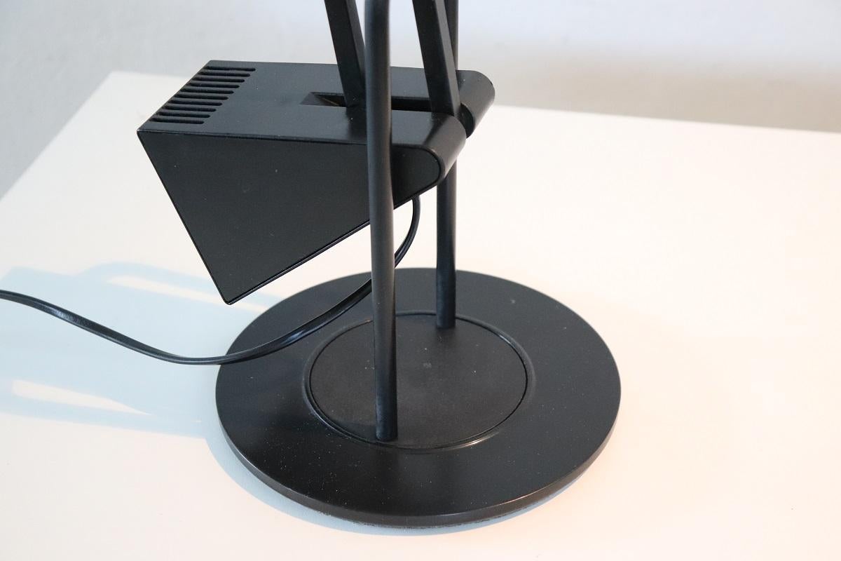Lámpara de mesa italiana postmoderna regulable de Fridolin Naef para Luxo, años 80 Posmoderno en venta