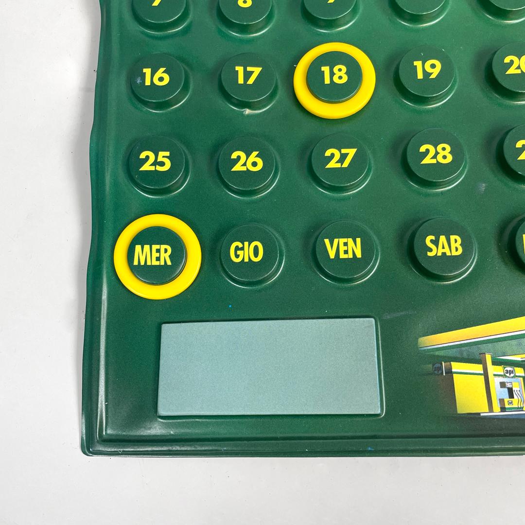 Calendario italiano post-moderno Api perpetuo da parete in plastica verde, anni '90 6