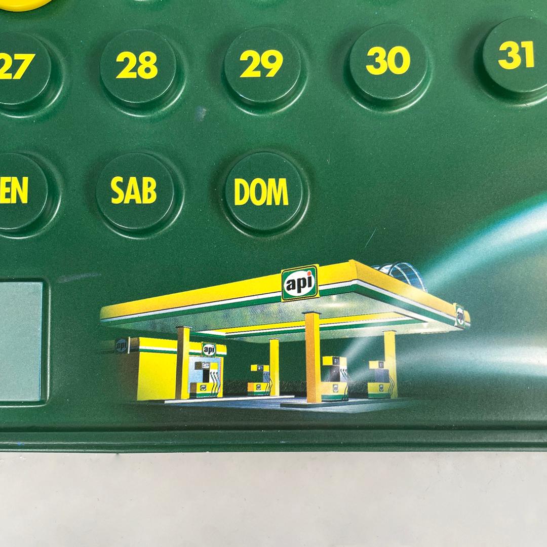 Calendario italiano post-moderno Api perpetuo da parete in plastica verde, anni '90 7