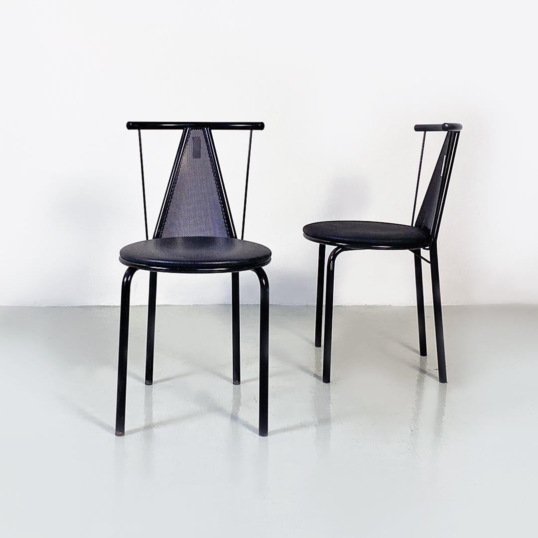 Italienische postmoderne Stühle aus schwarzem Metall und Kunststoff, 1980er Jahre im Angebot 5