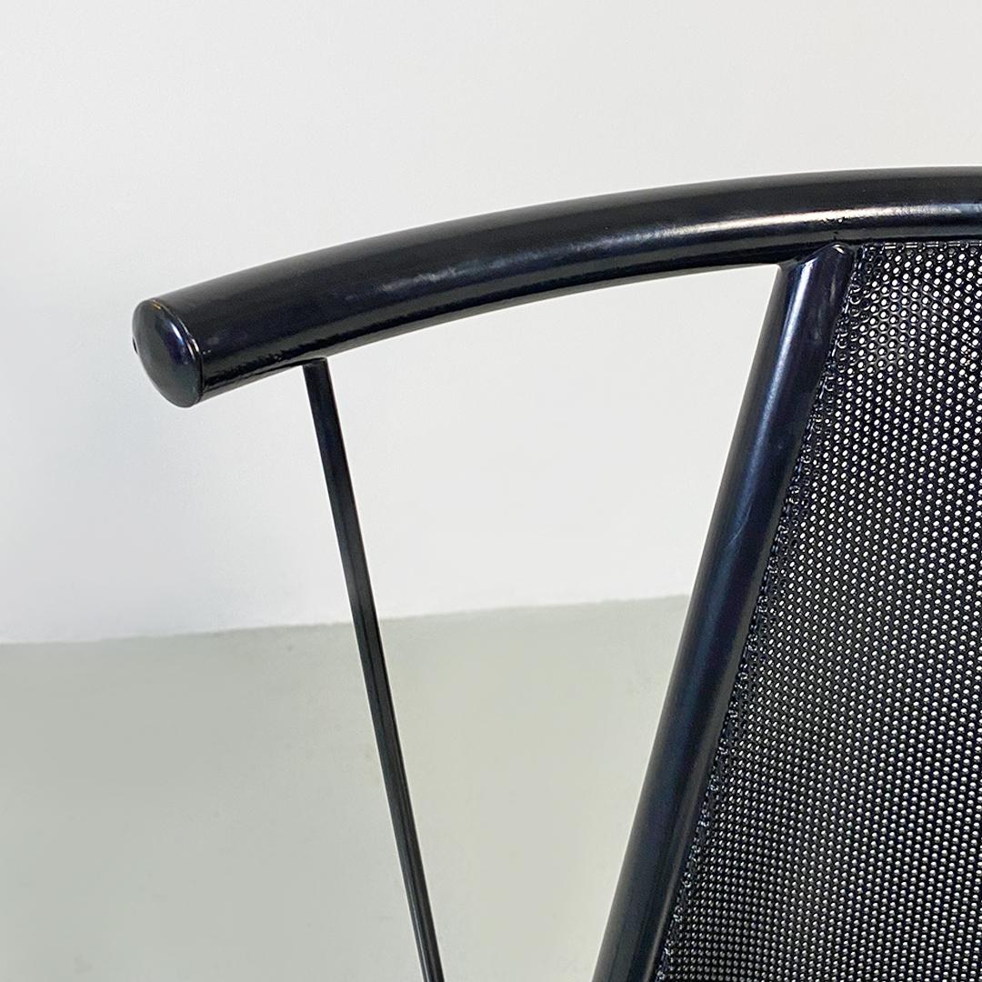 Chaises italiennes post-modernes en métal noir et plastique, années 1980 Bon état - En vente à MIlano, IT