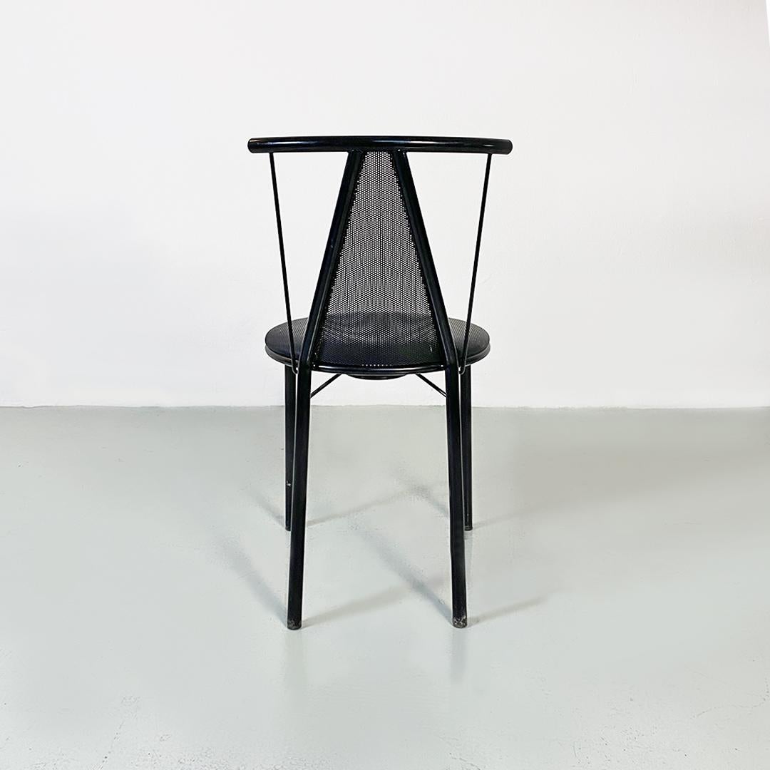 Italienische postmoderne Stühle aus schwarzem Metall und Kunststoff, 1980er Jahre im Angebot 4